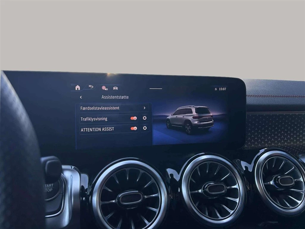 Mercedes-Benz-EQB-image-18