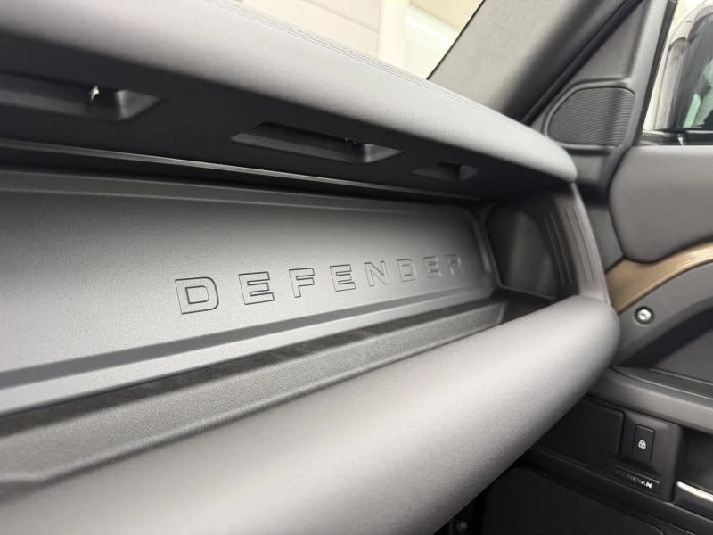 Land Rover Defender 90 D200 X-DYNAMIC