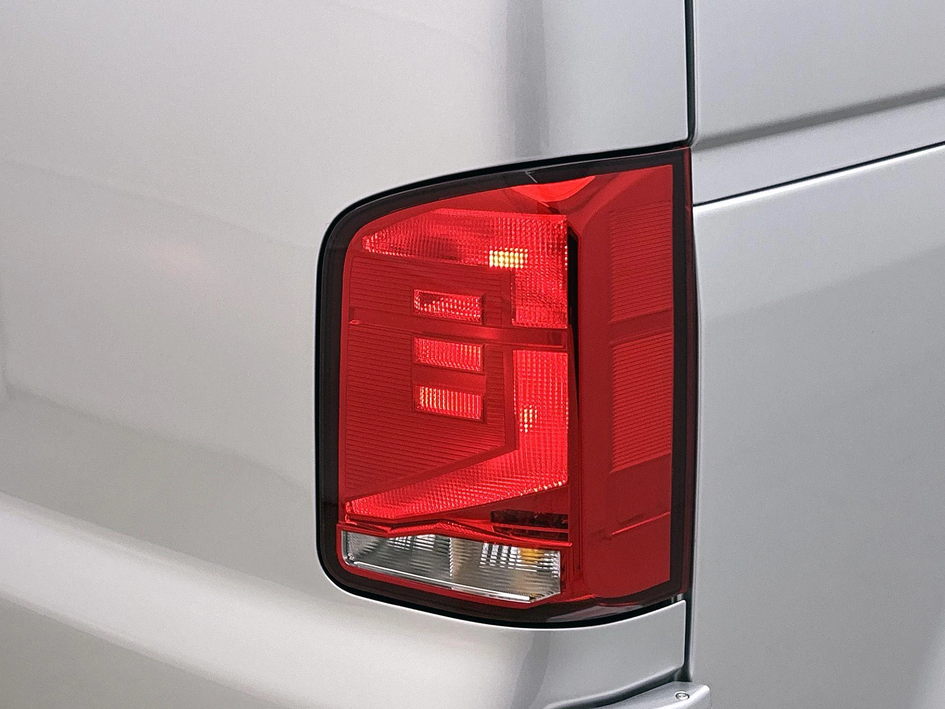 Volkswagen Transporter 2.0 TDI L2H1 Comfortline 110PK