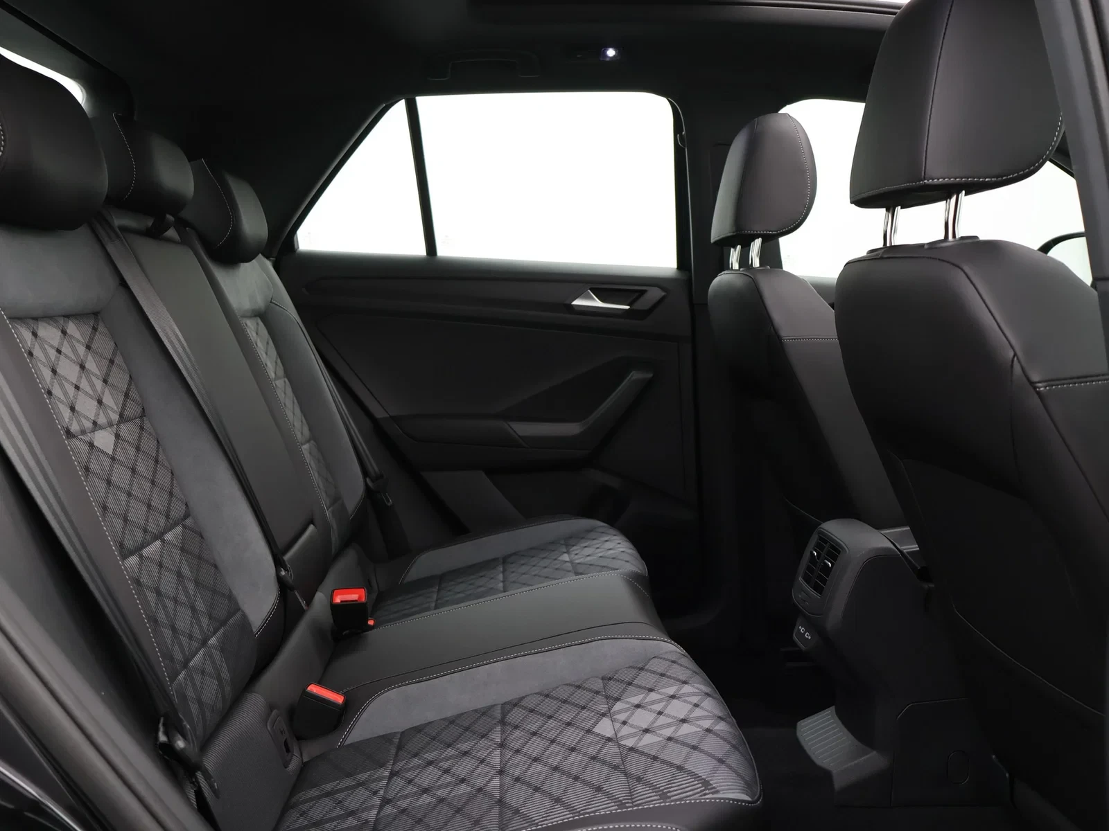 Volkswagen-T-Roc-image-10