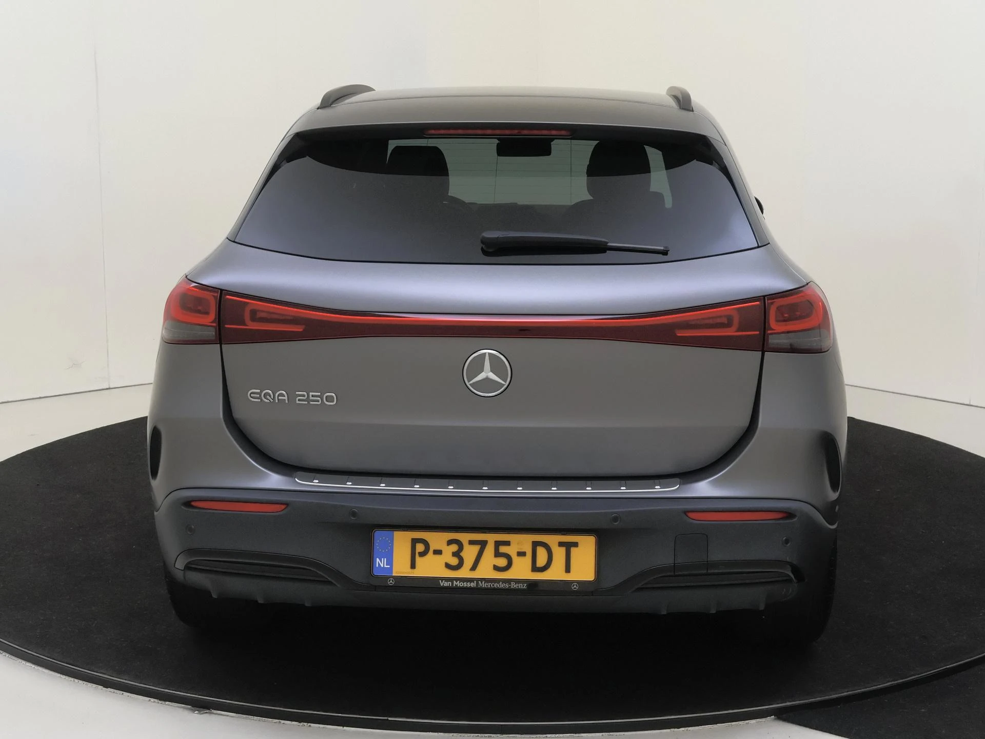 Mercedes-Benz-EQA-image-6