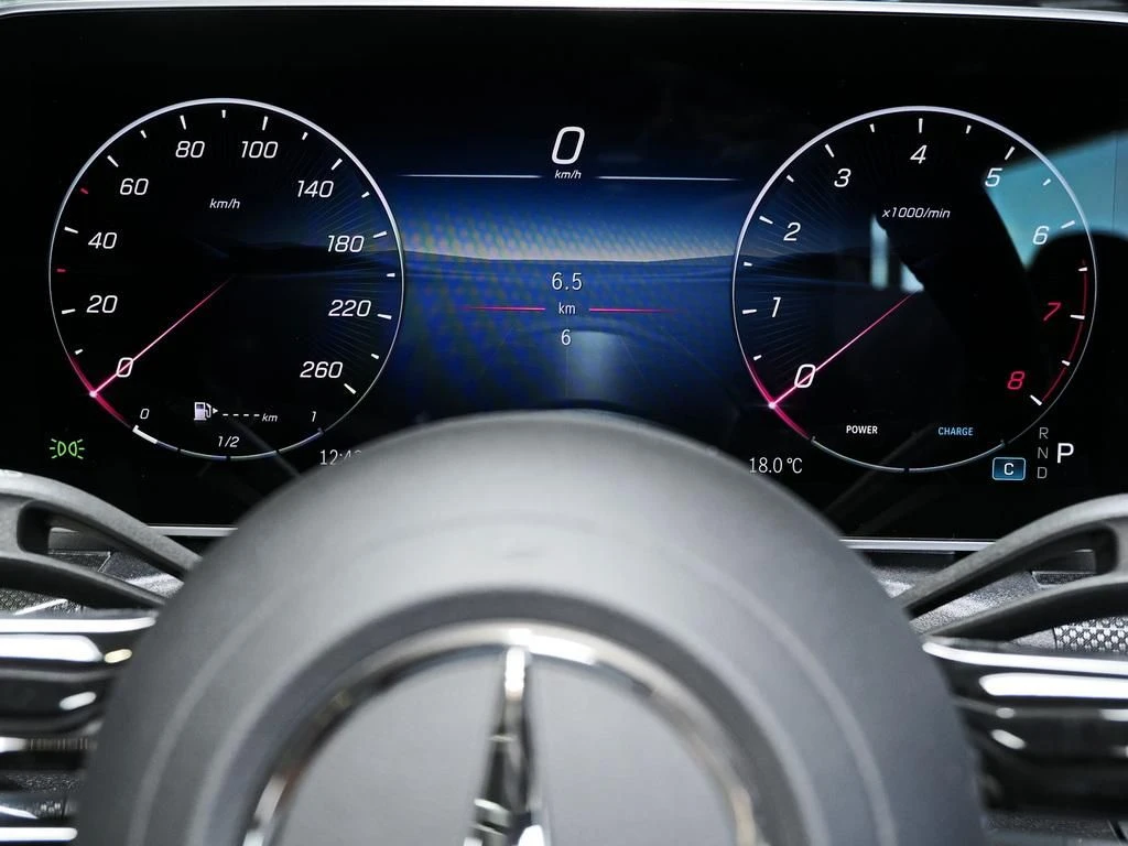 Mercedes-Benz-CLE 300-image-9