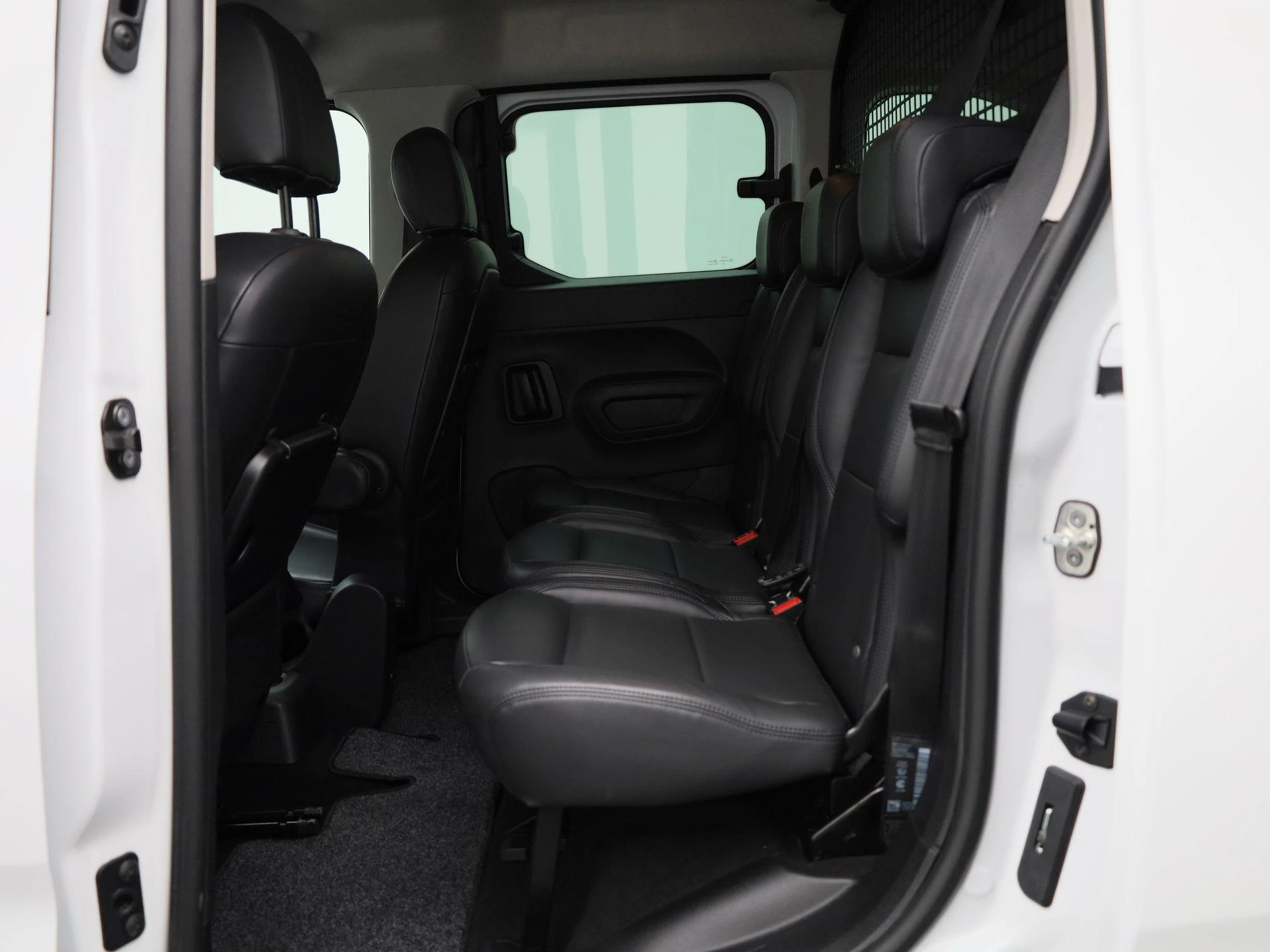 Opel-Combo Life-image-12