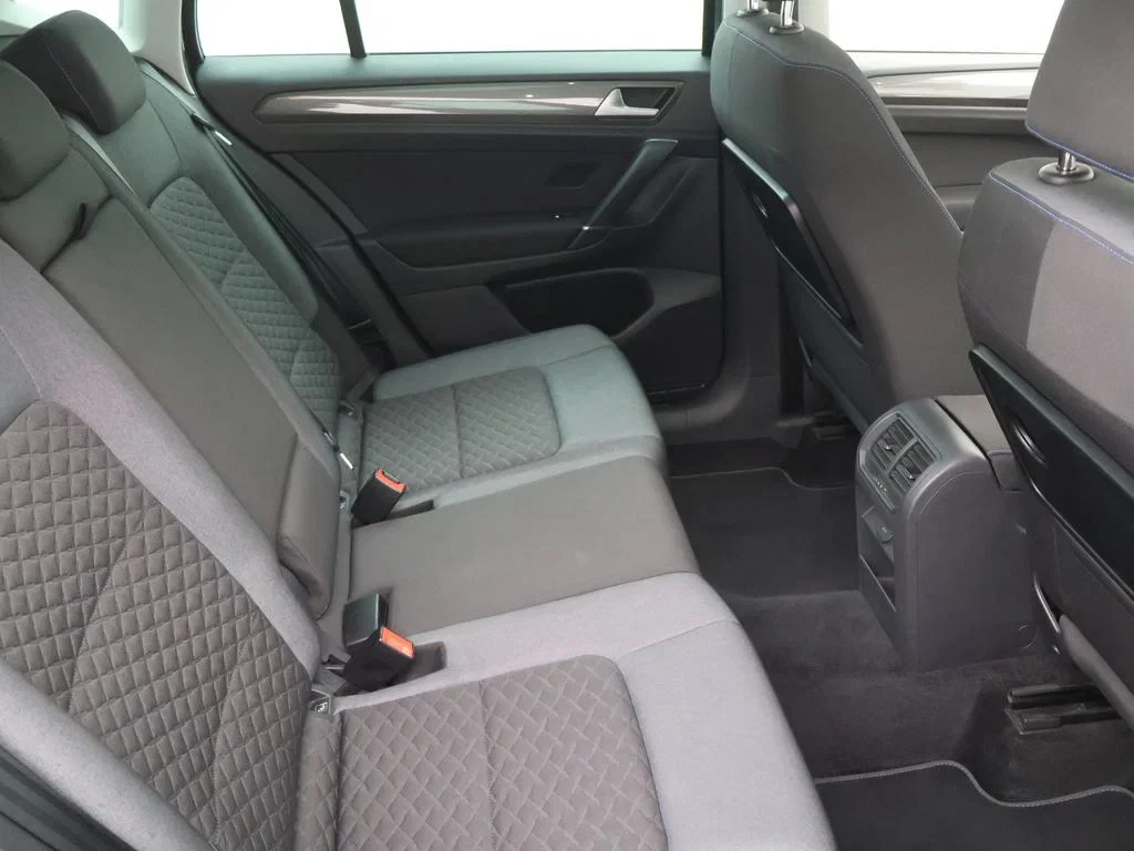 Volkswagen-Golf Sportsvan-image-12