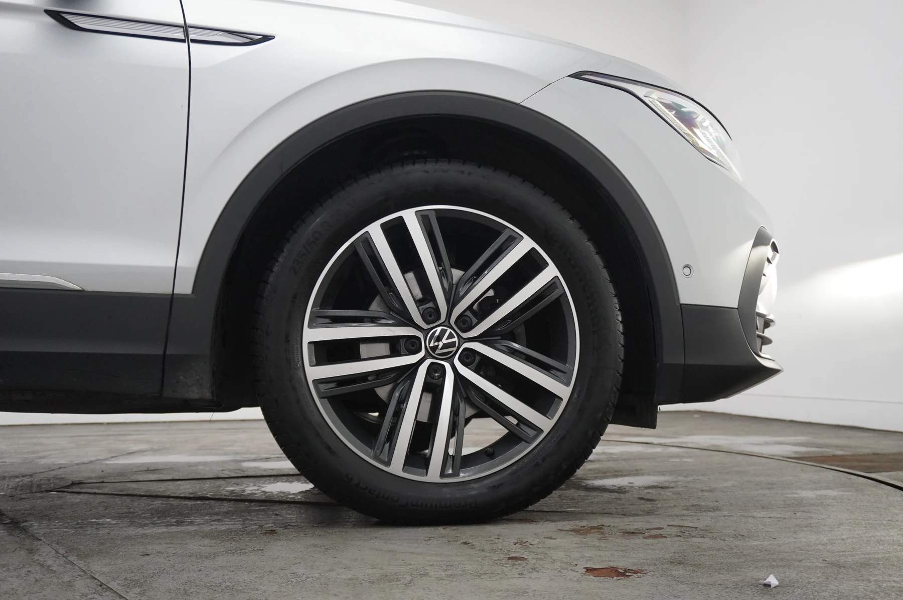 Volkswagen-Tiguan-image-23