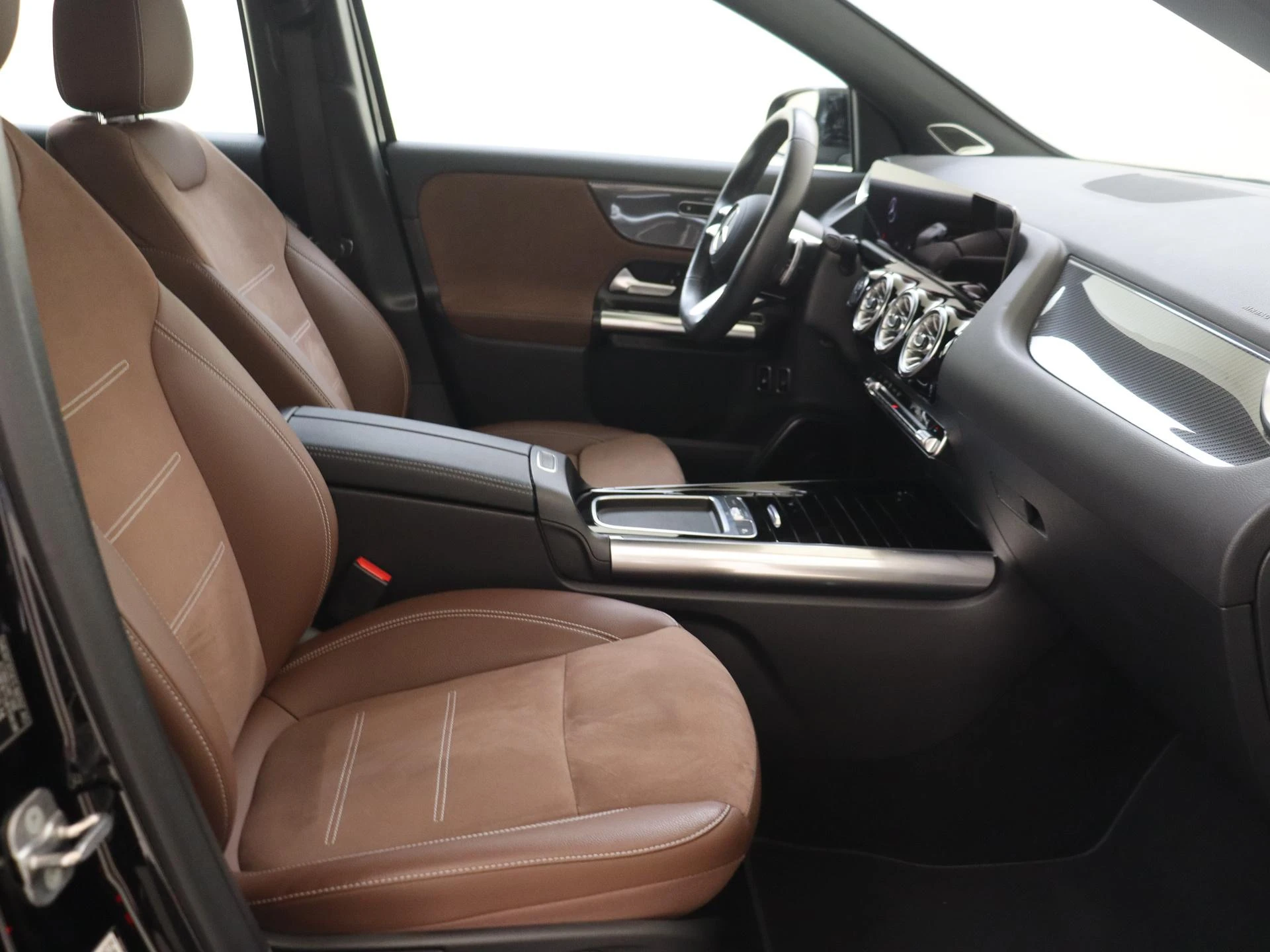 Mercedes-Benz-GLA-image-4
