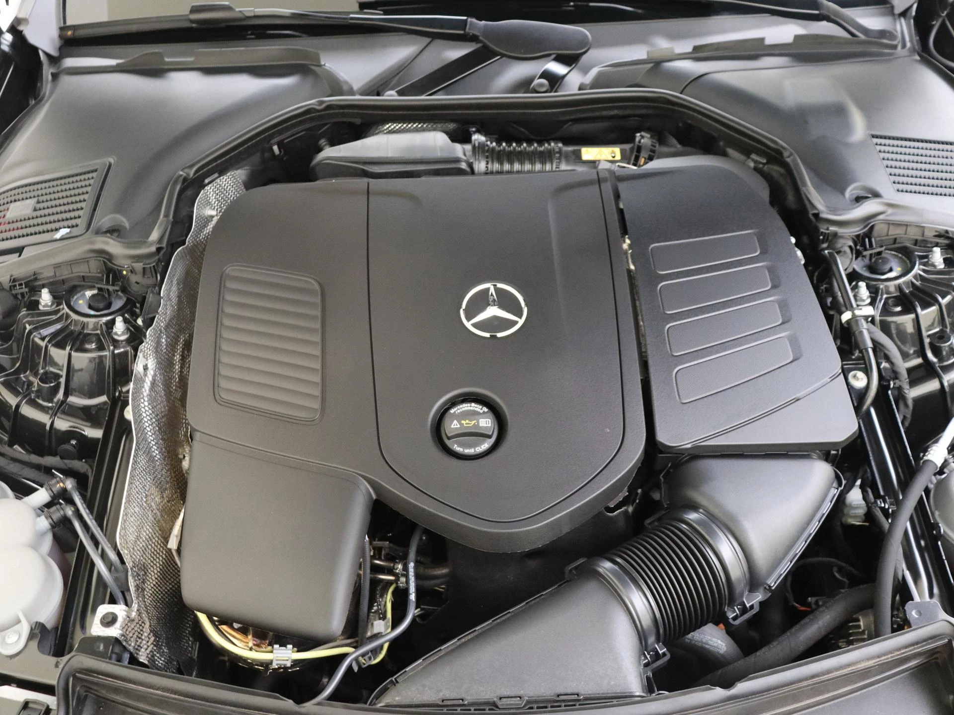 Mercedes-Benz-C-Klasse-image-4