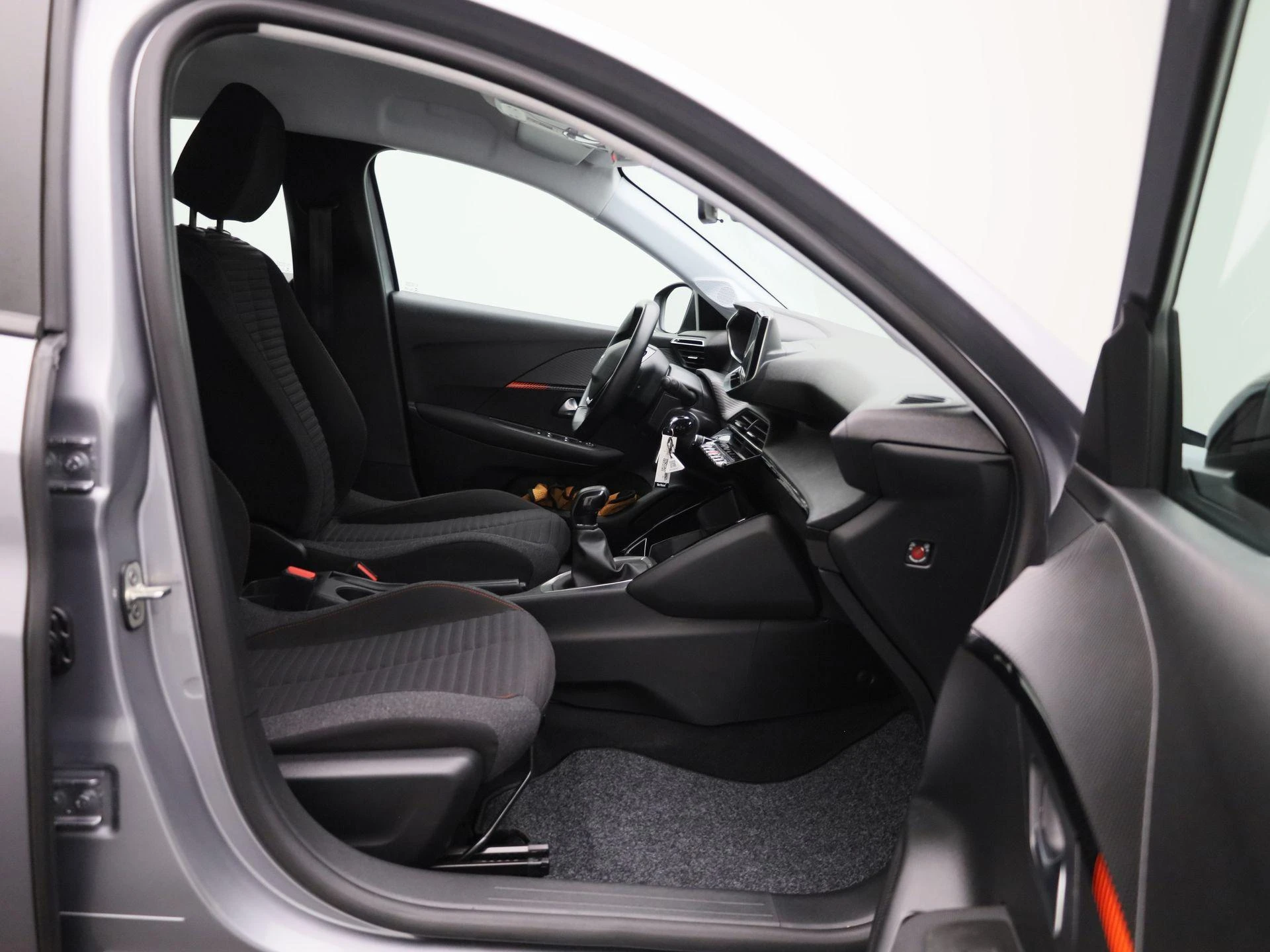 Peugeot-208-image-28