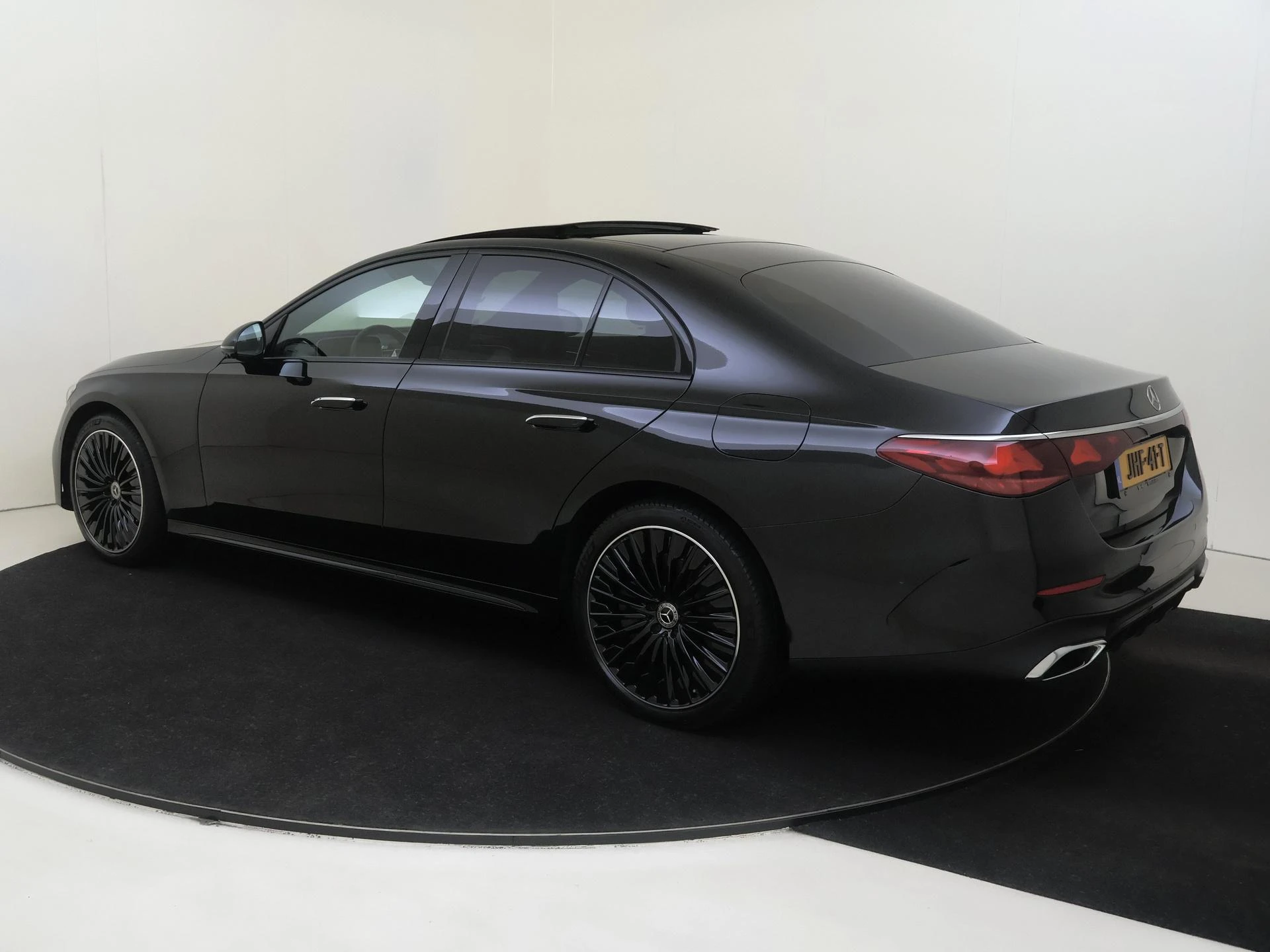 Mercedes-Benz-E-Klasse-image-5