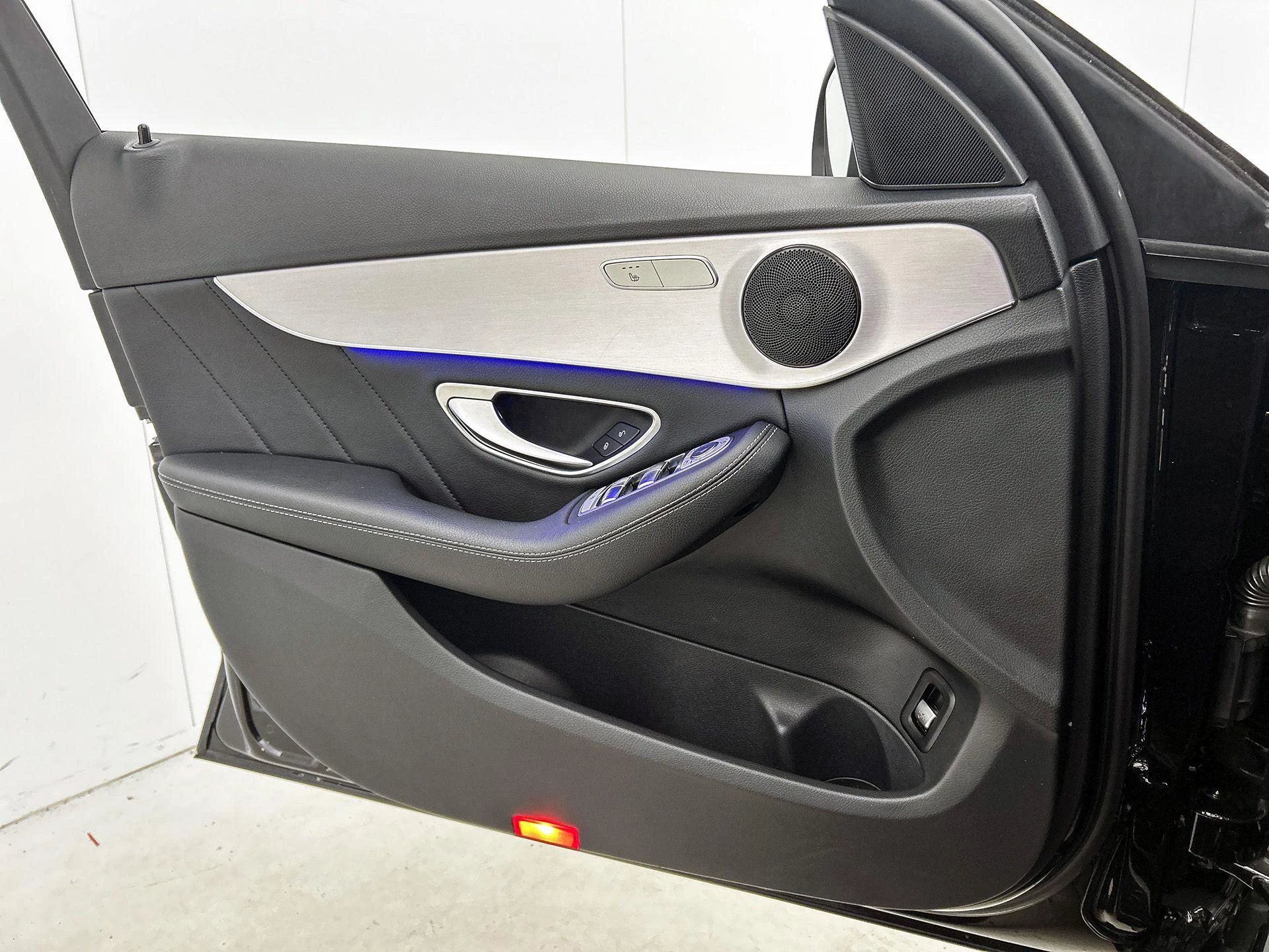 Mercedes-Benz-C-Klasse-image-27