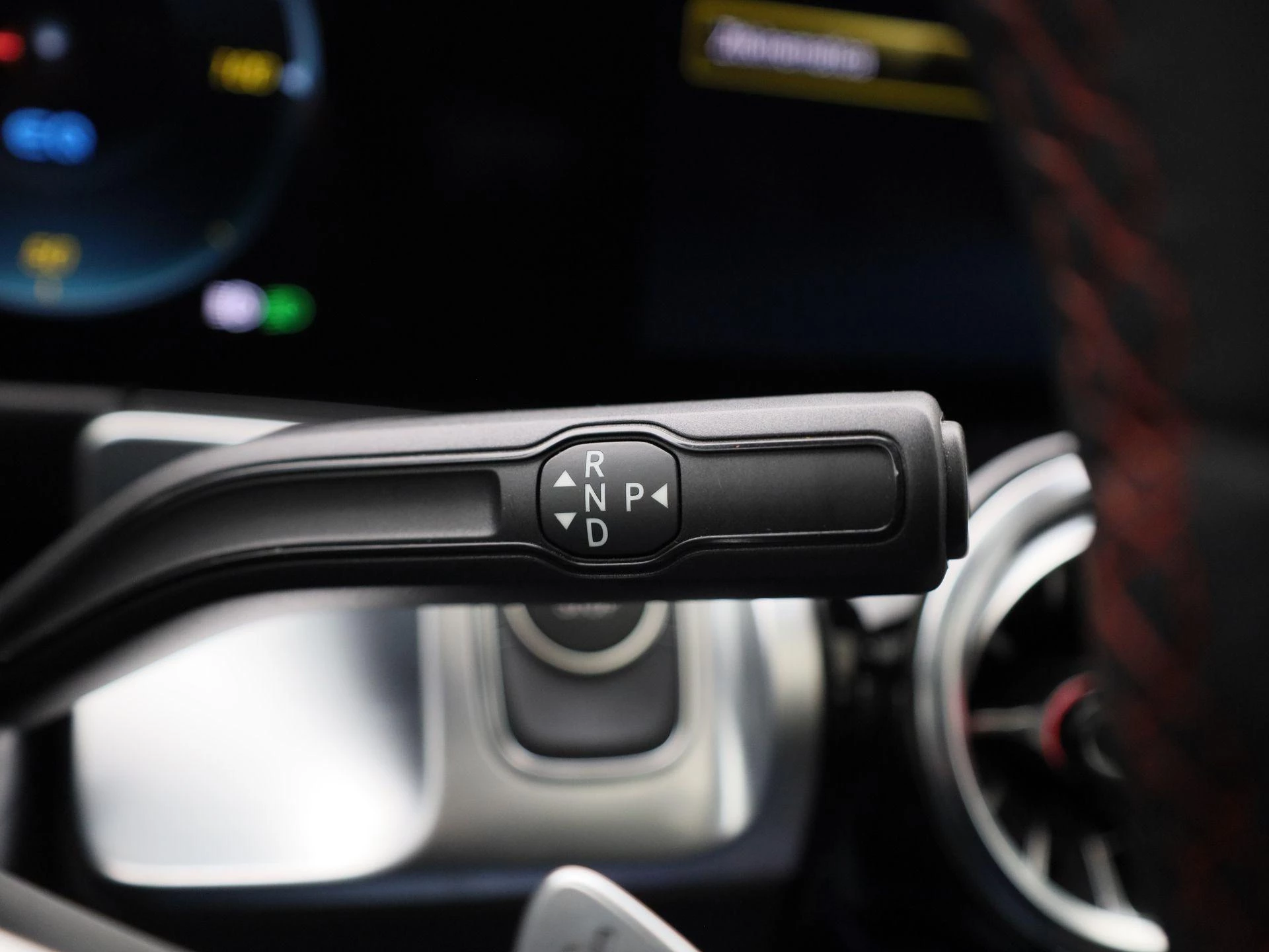 Mercedes-Benz-EQB-image-27