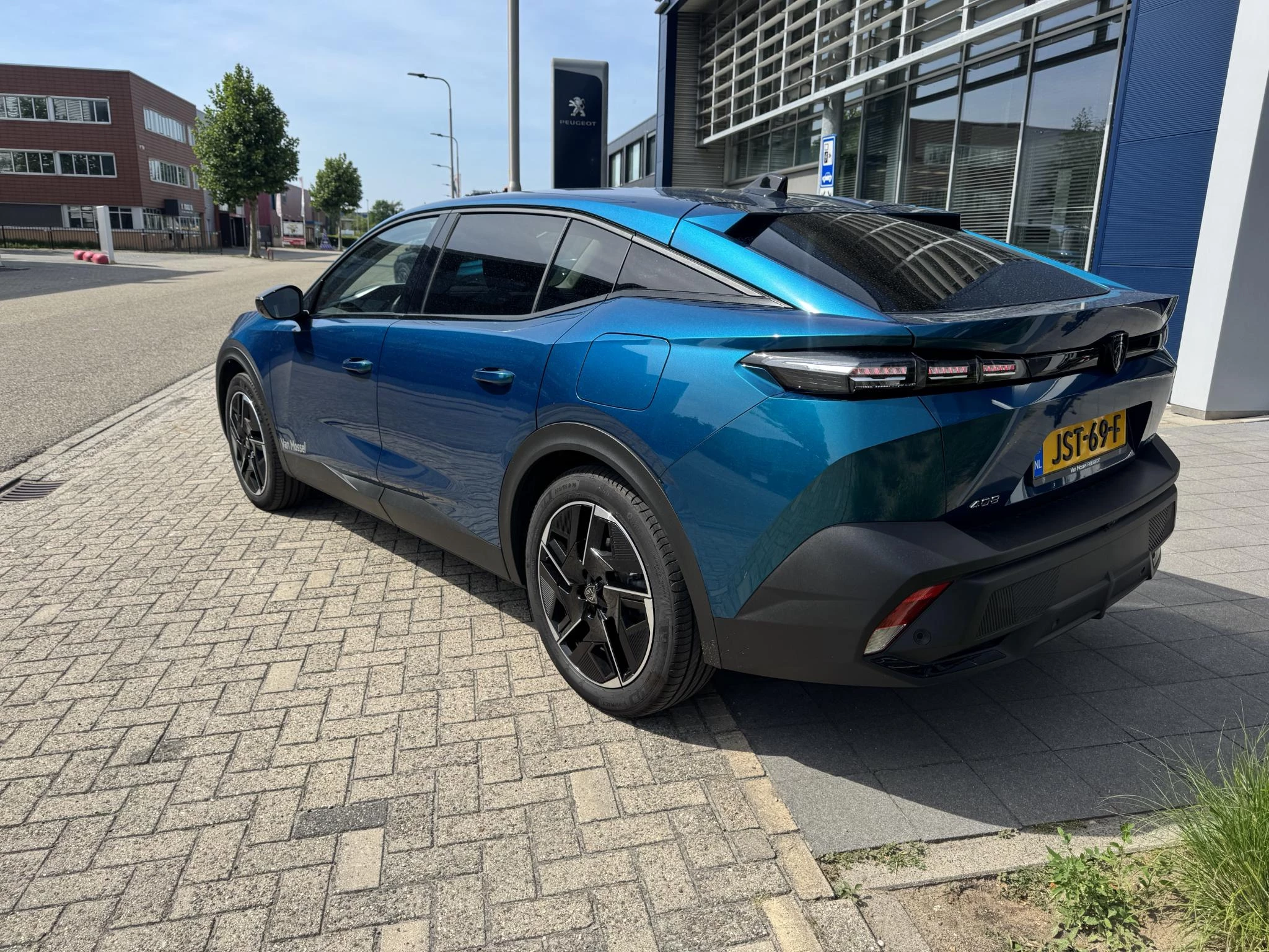 Peugeot 408 1.6 HYbrid Allure Pack 225 EAT8