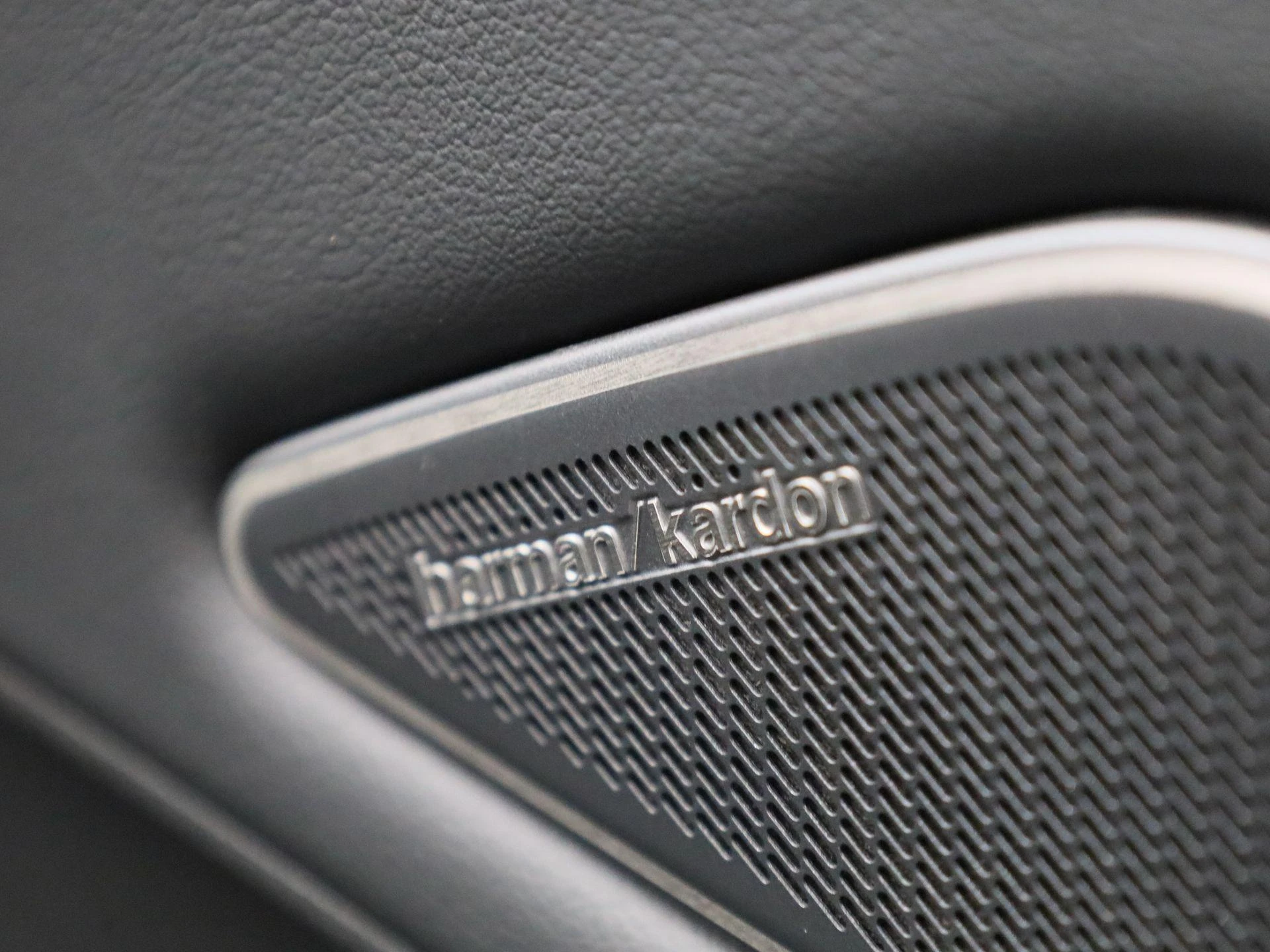 Volkswagen-T-Roc-image-45