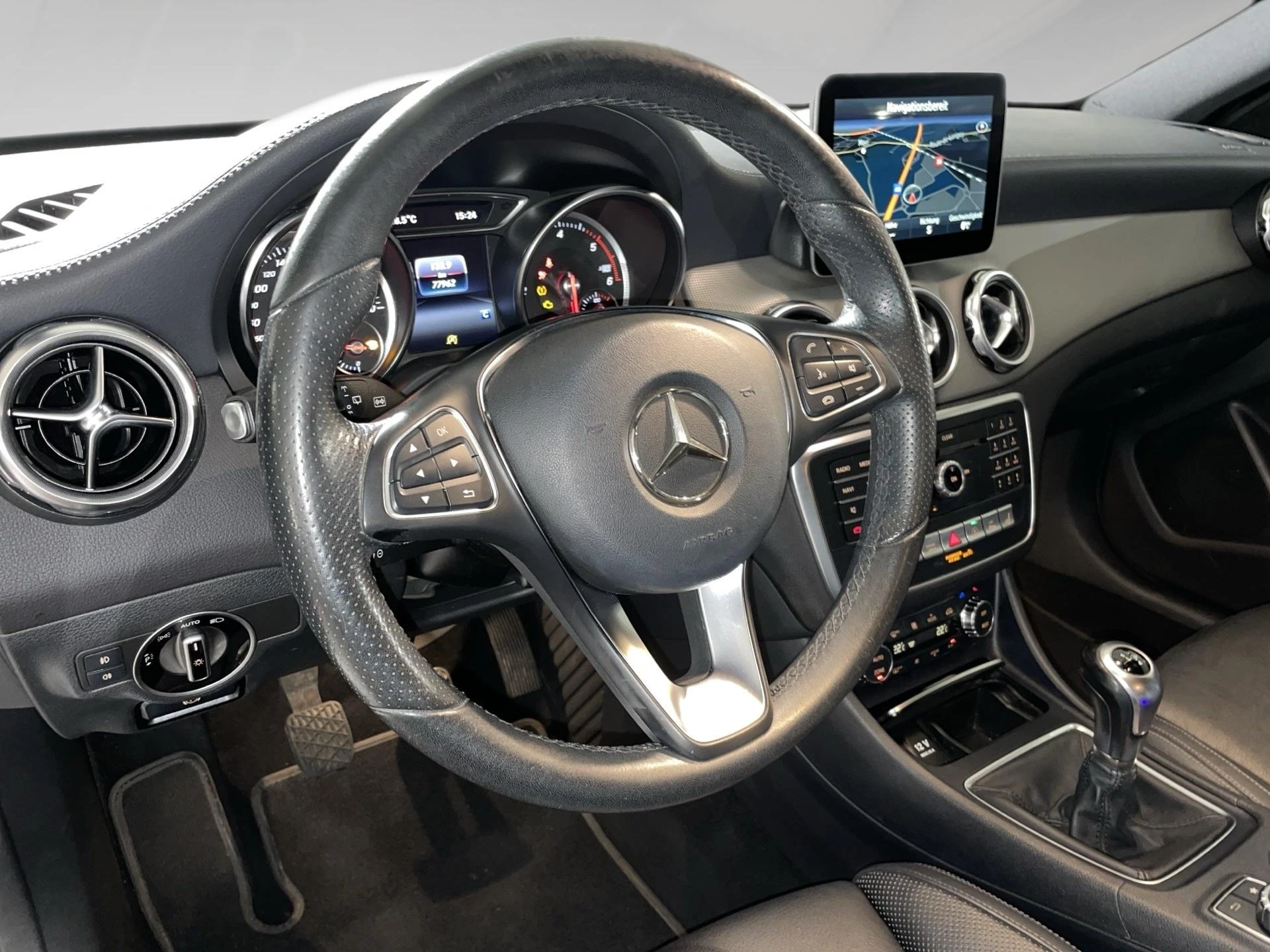 Mercedes-Benz-GLA-image-7