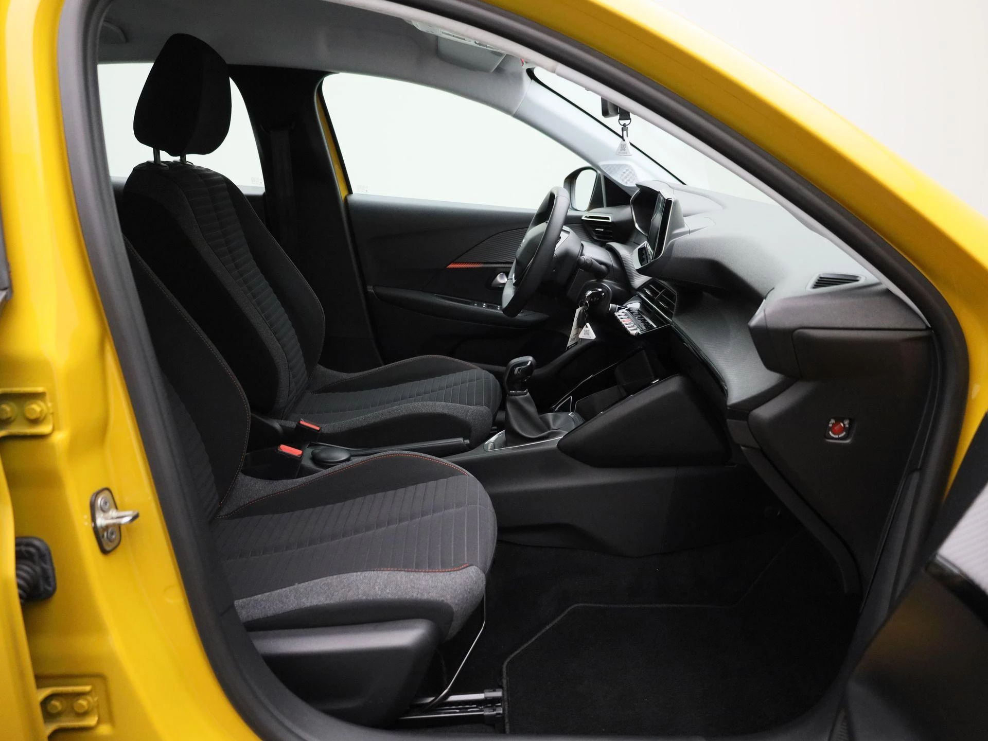 Peugeot-208-image-29