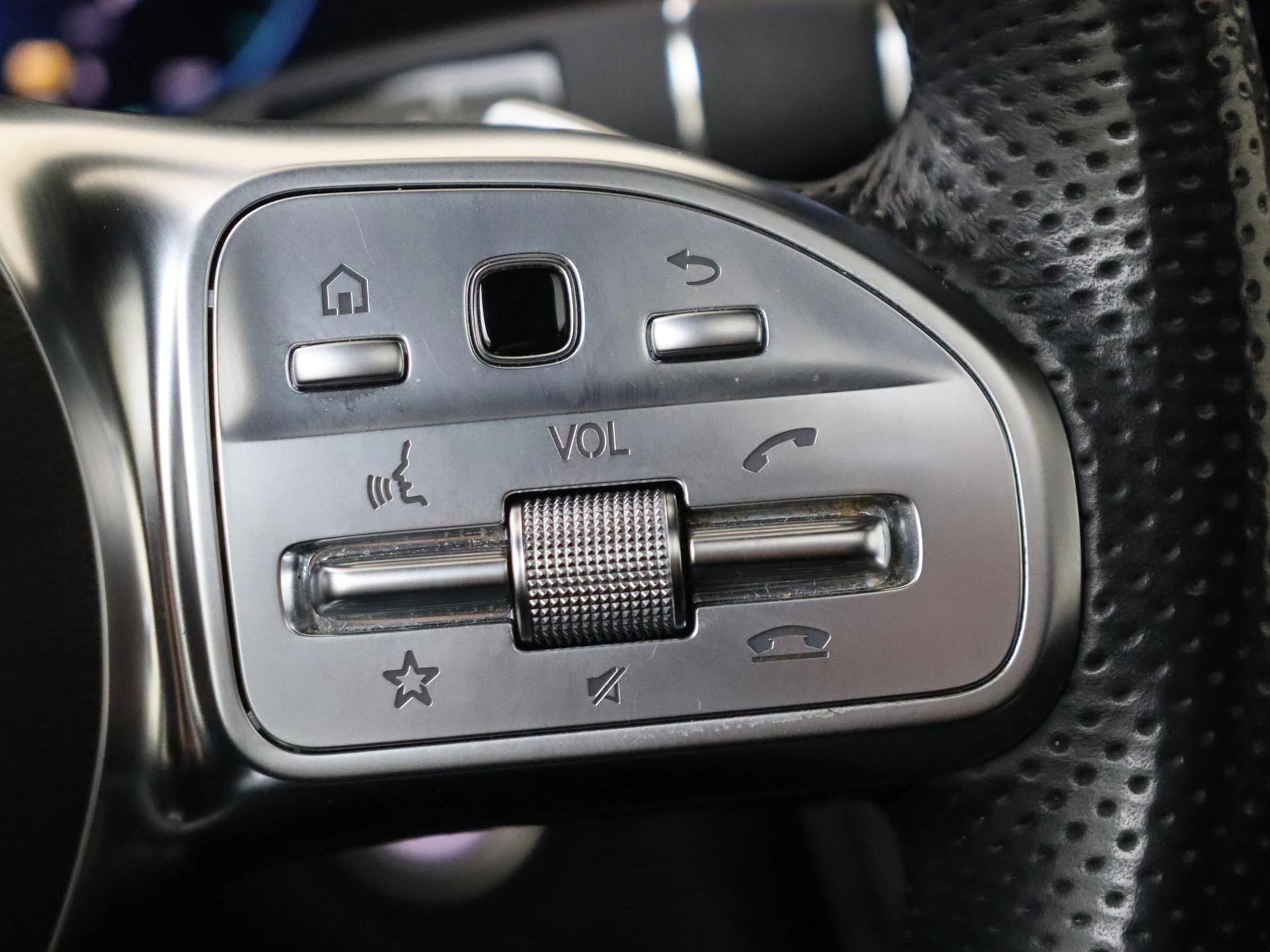 Mercedes-Benz-GLC-image-13