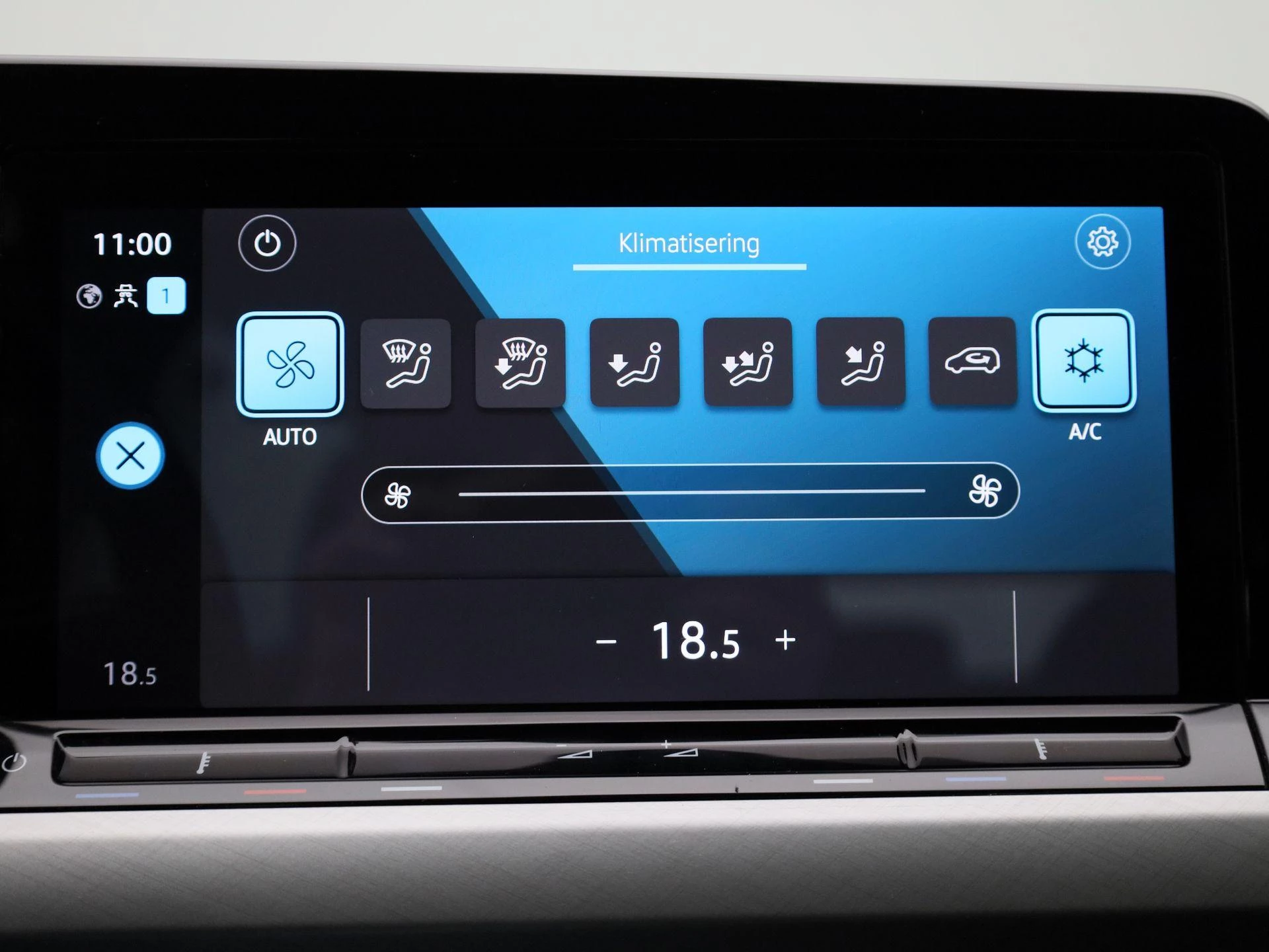 Volkswagen-Golf-image-25