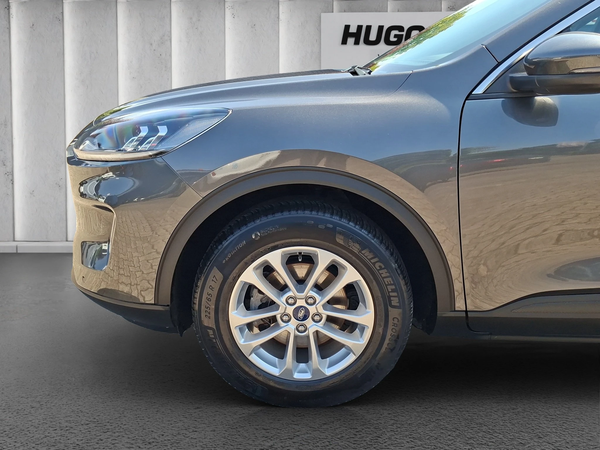 Ford Kuga Titanium 1.5 EB LED | GJR | RFK | SHZ | PDC | LMF | Navi | Klima | BT