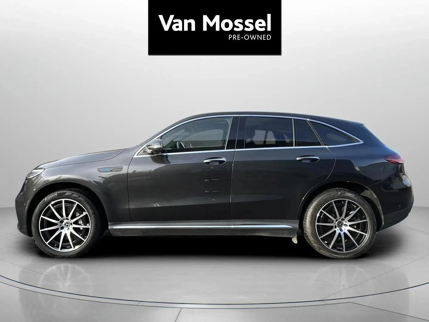 Mercedes-Benz-EQC-image-7