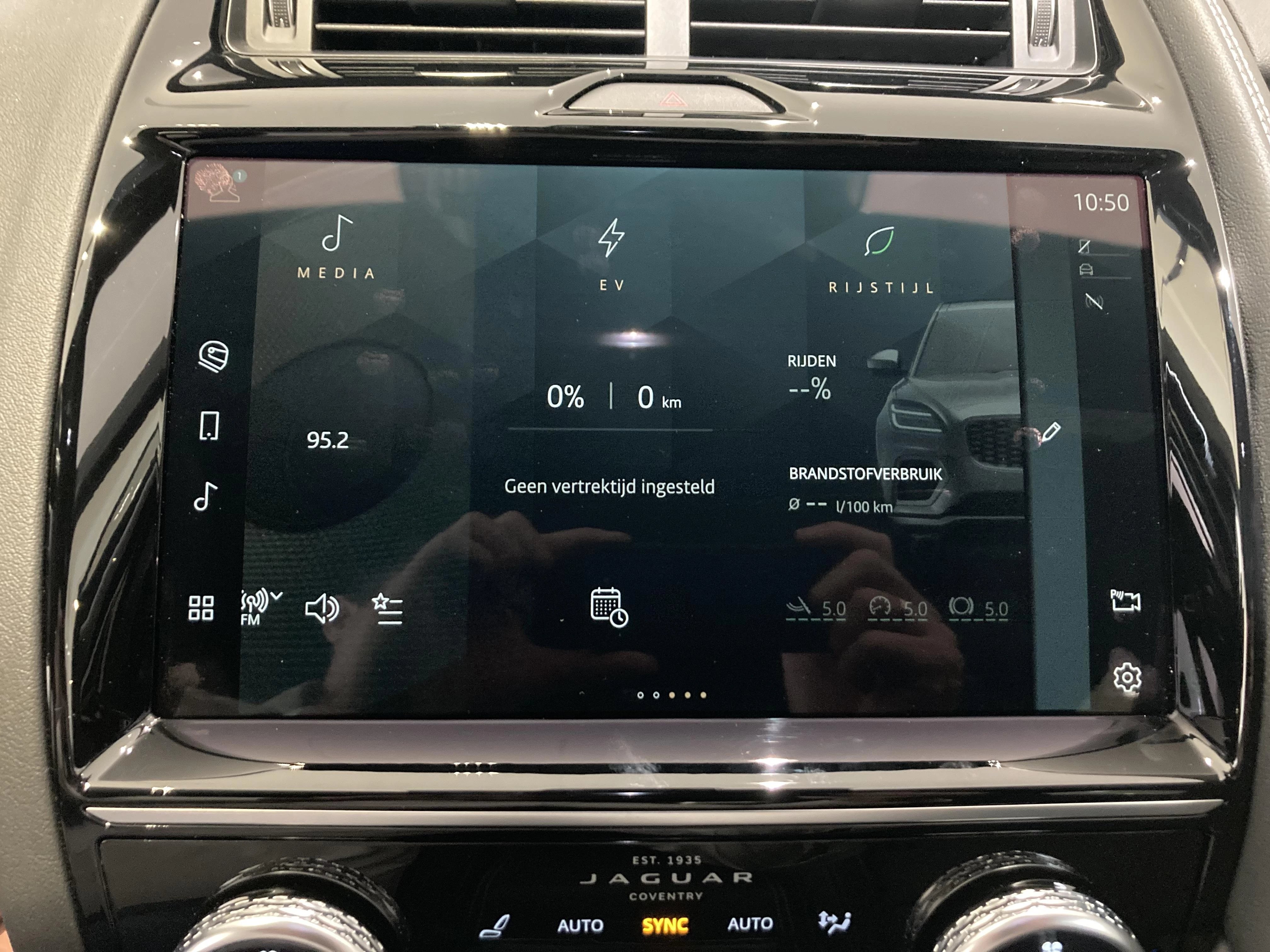 Jaguar-E-PACE-image-32