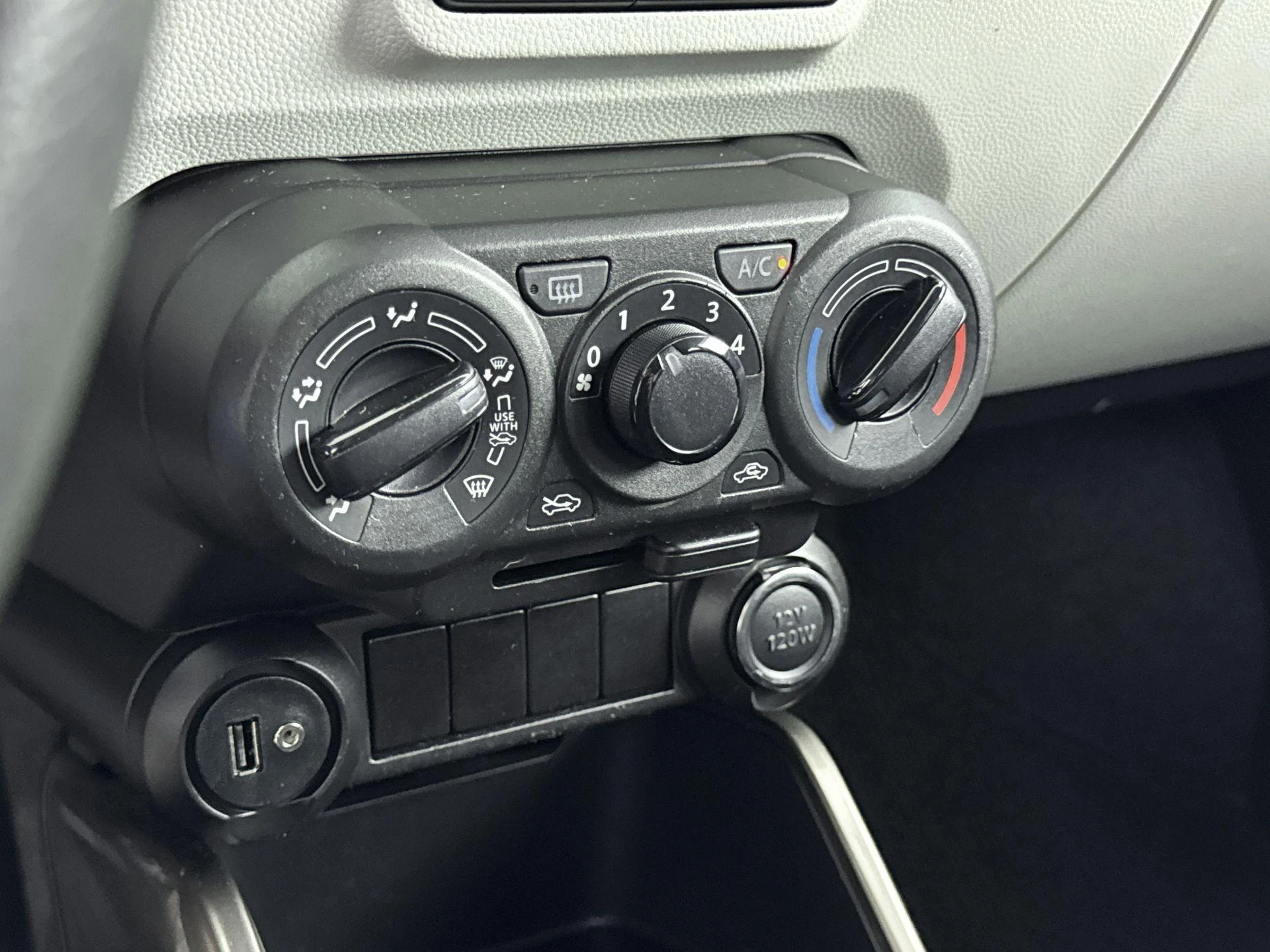 Suzuki-Ignis-image-18