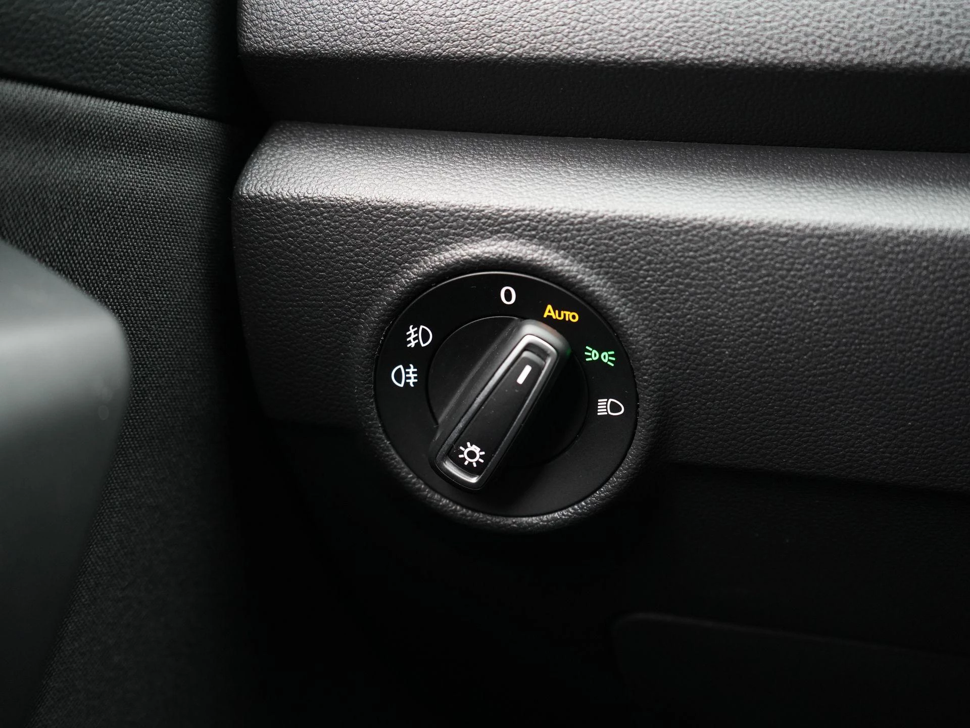 Volkswagen-T-Roc-image-26