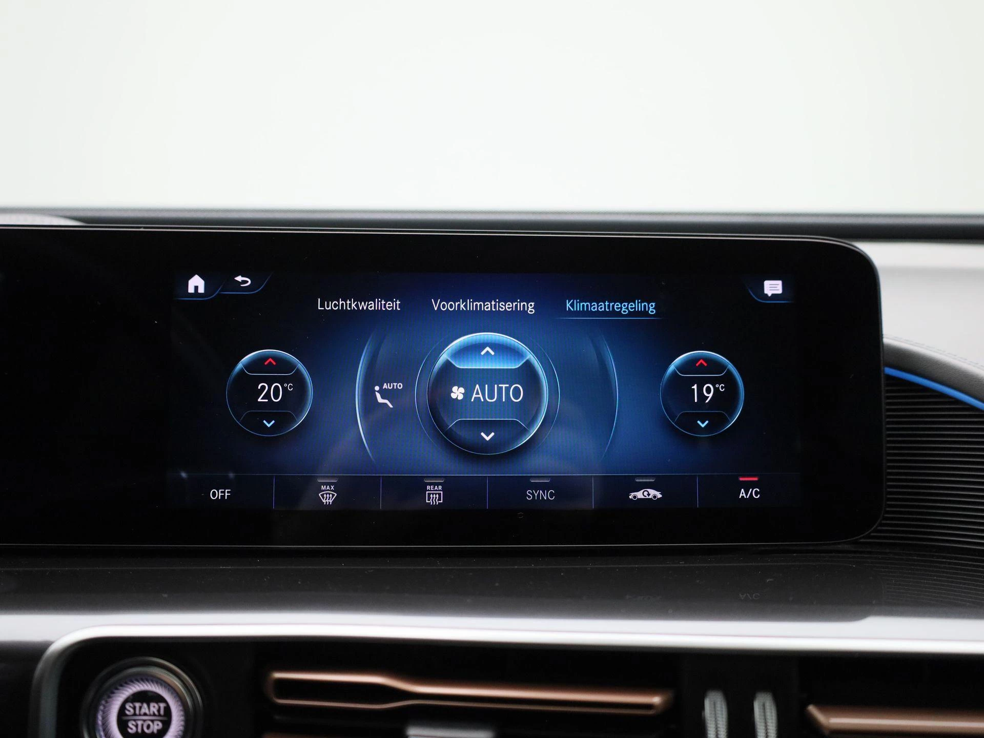 Mercedes-Benz-EQC-image-19