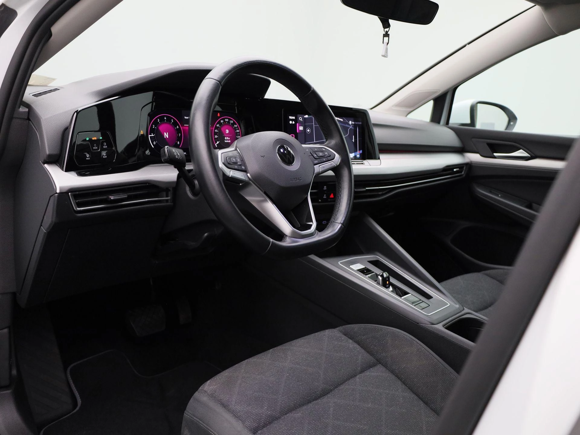 Volkswagen-Golf-image-31