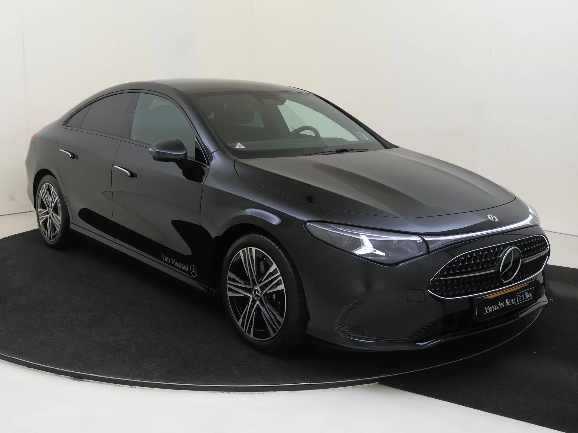 Mercedes-Benz-CLA-image-1