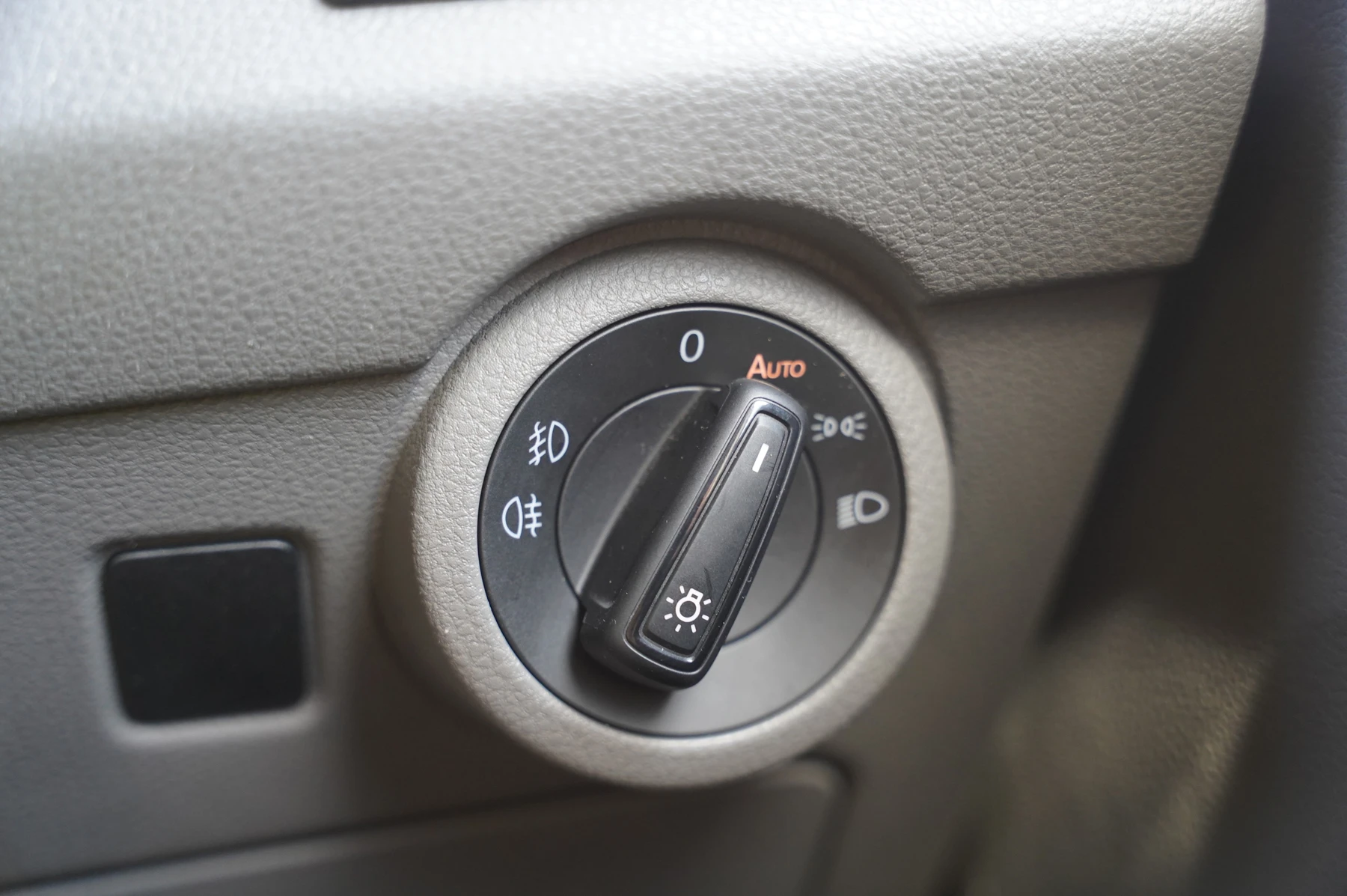 Volkswagen-Transporter-image-17