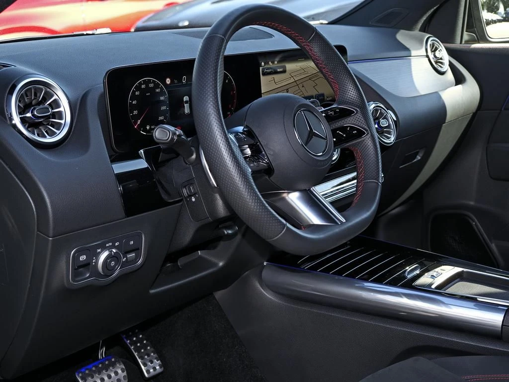 Mercedes-Benz-GLA 220 d-image-9