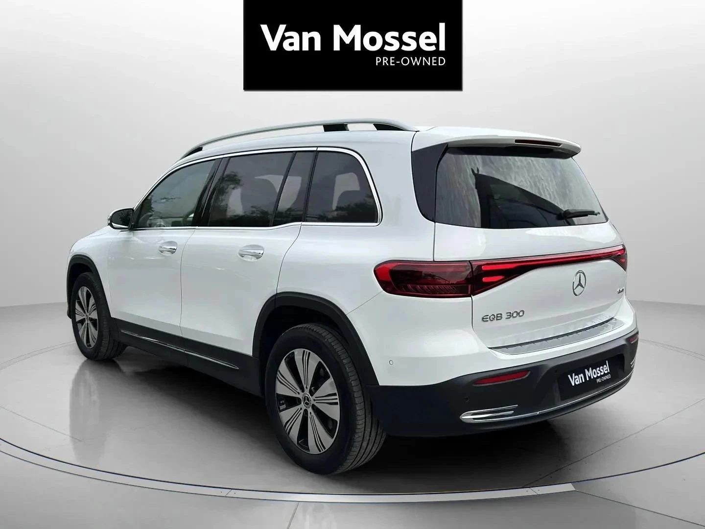 Mercedes-Benz-EQB-image-6