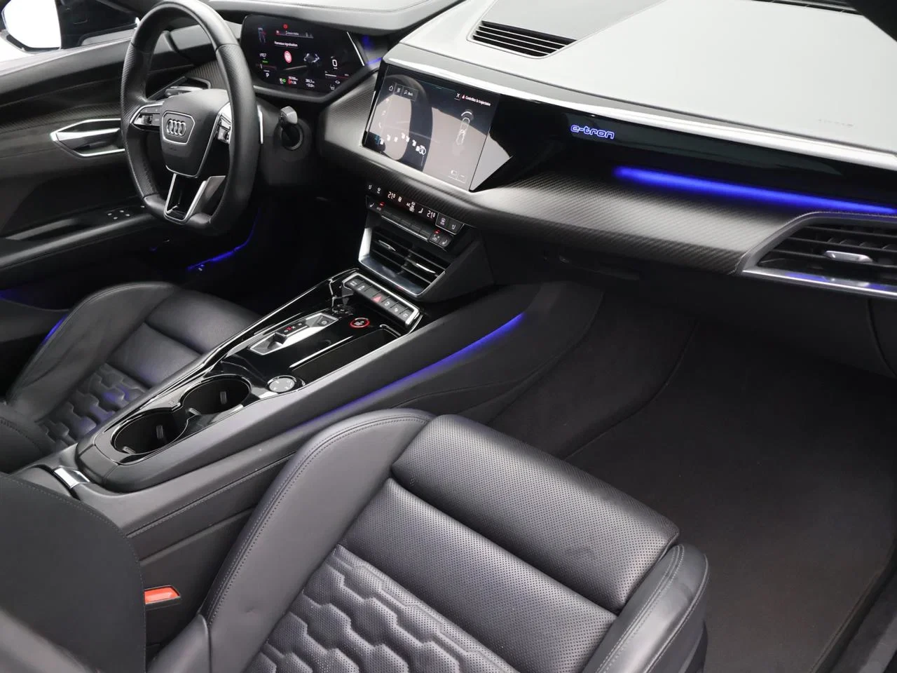 Audi e-tron GT Audi e-tron GT QUATTRO 476PK *AUTOMAAT*LEDER*PANODAK*SPORTZETESL*B&O*CAMERA*ACC*NAVI*APP-CONNECT*...*