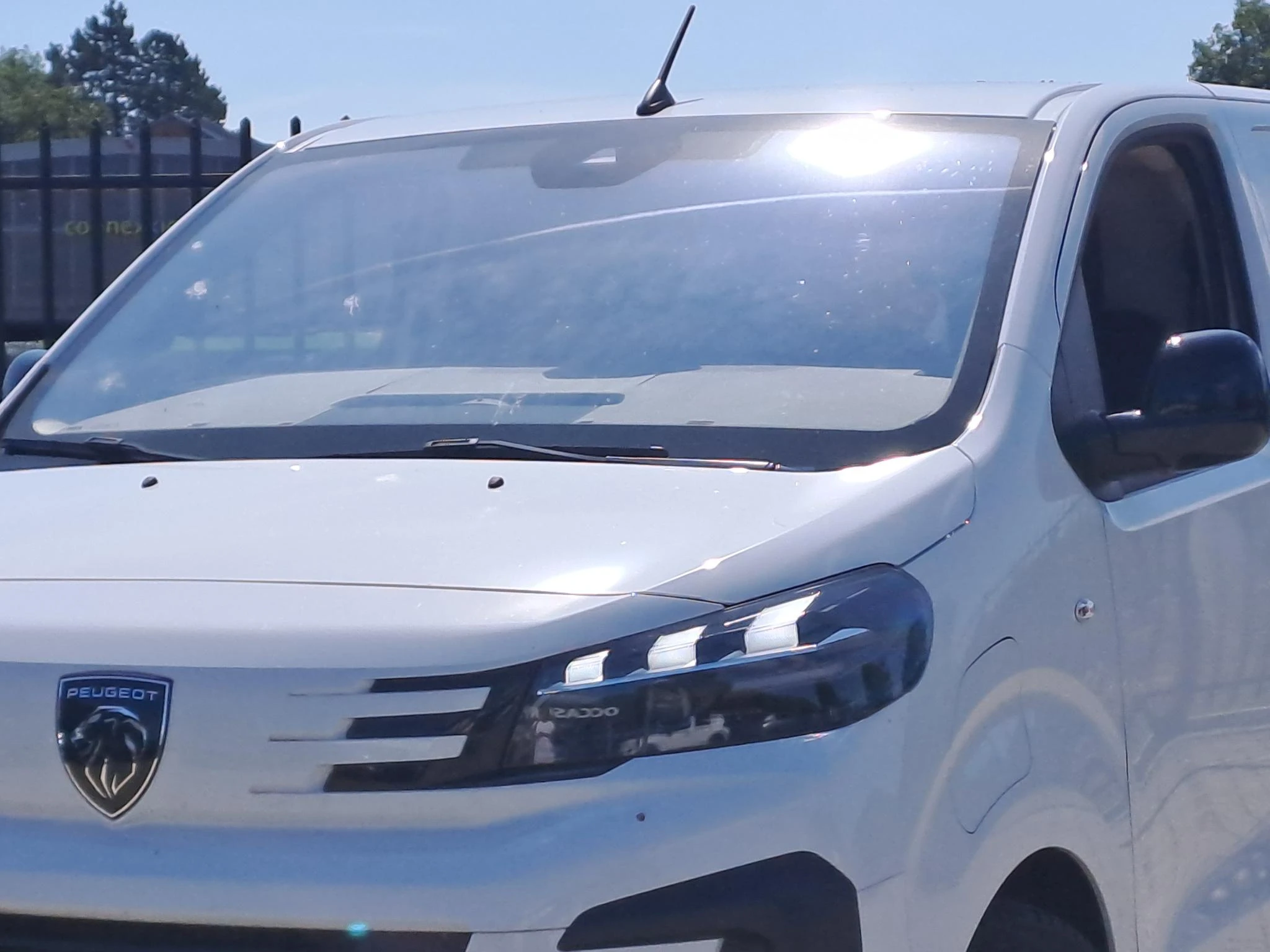 Peugeot-e-Expert-image-1