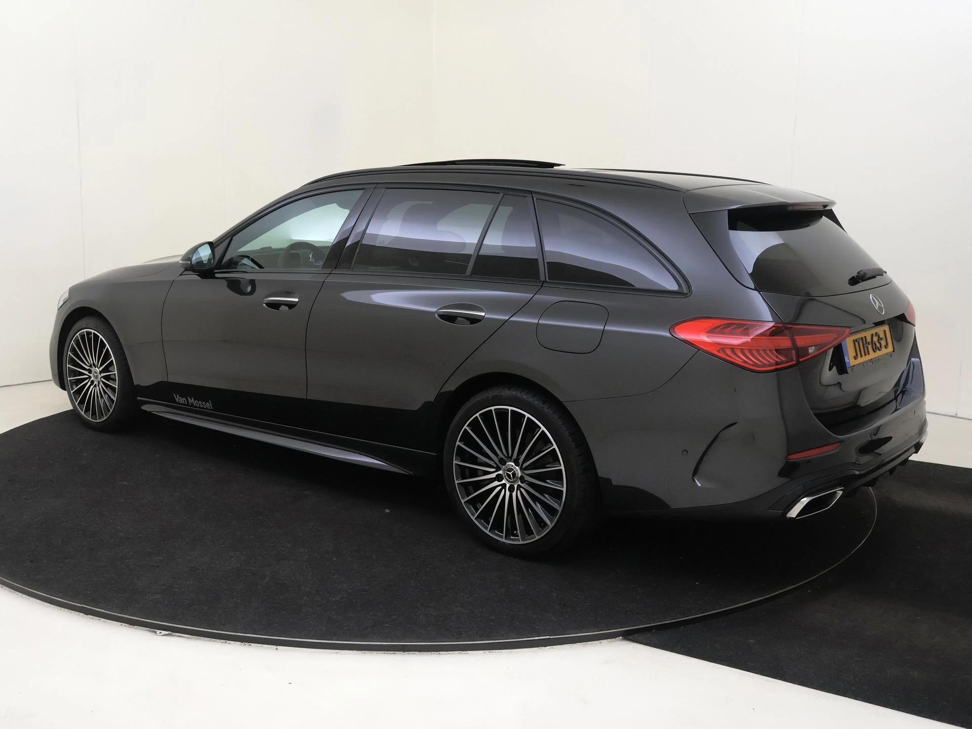Mercedes-Benz-C-Klasse-image-6