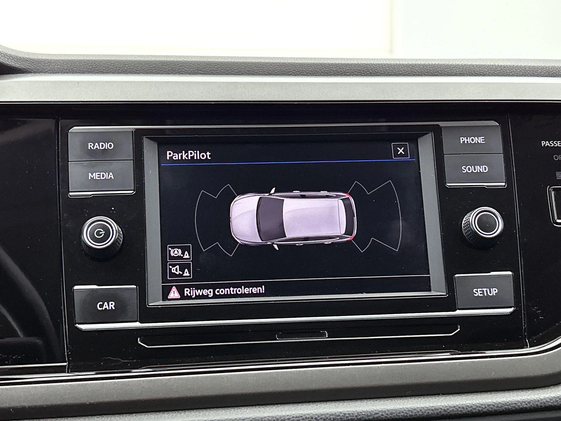 Volkswagen-Polo-image-9