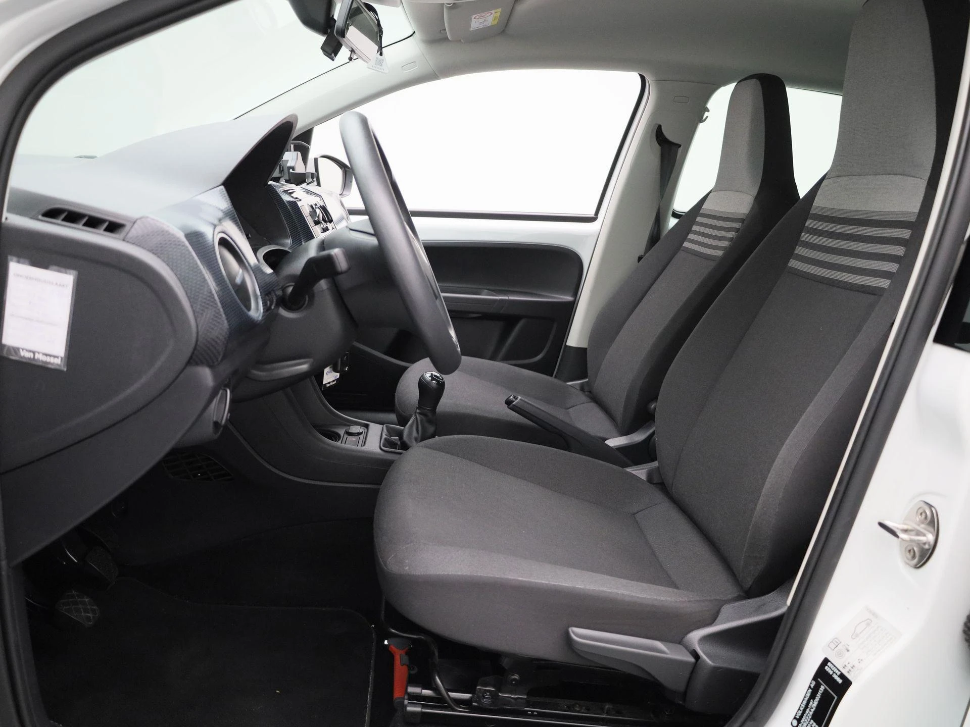 Volkswagen-up!-image-9
