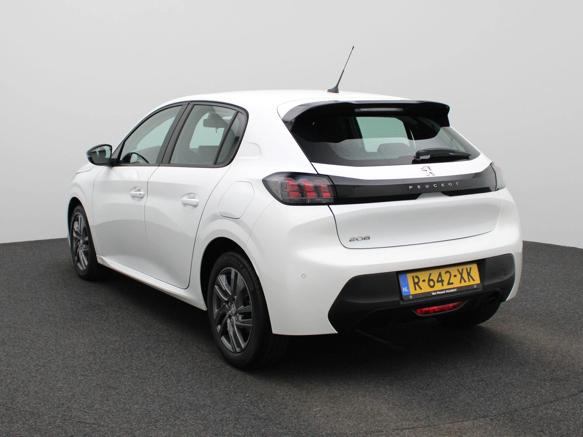 Peugeot-208-image-1