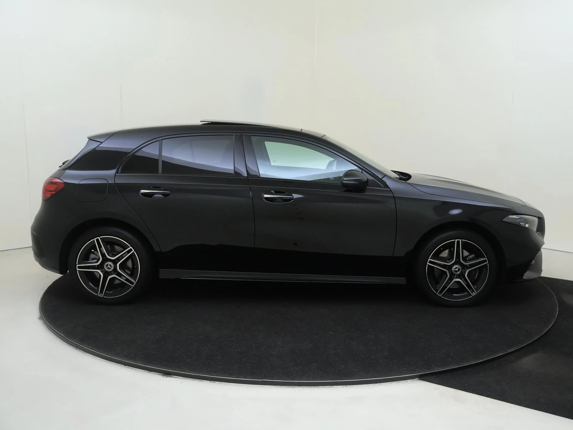 Mercedes-Benz-A-Klasse-image-9