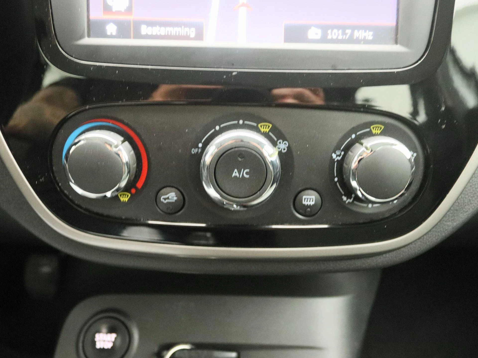 Renault-Captur-image-9