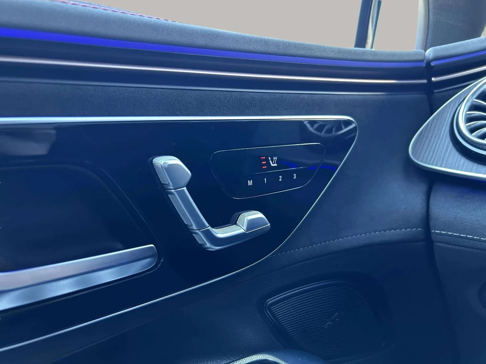 Mercedes-Benz-EQE-image-10