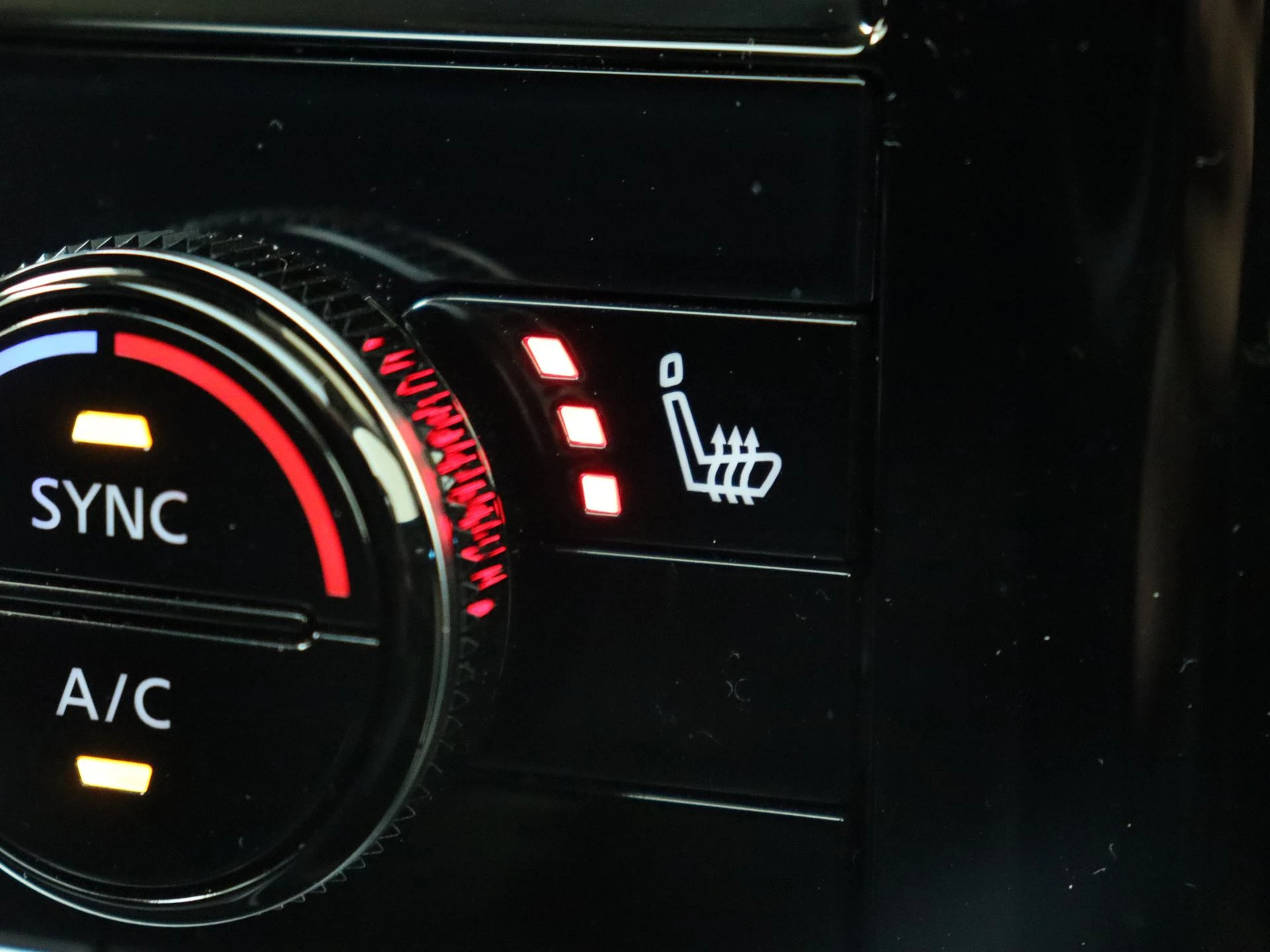 Nissan-QASHQAI-image-25