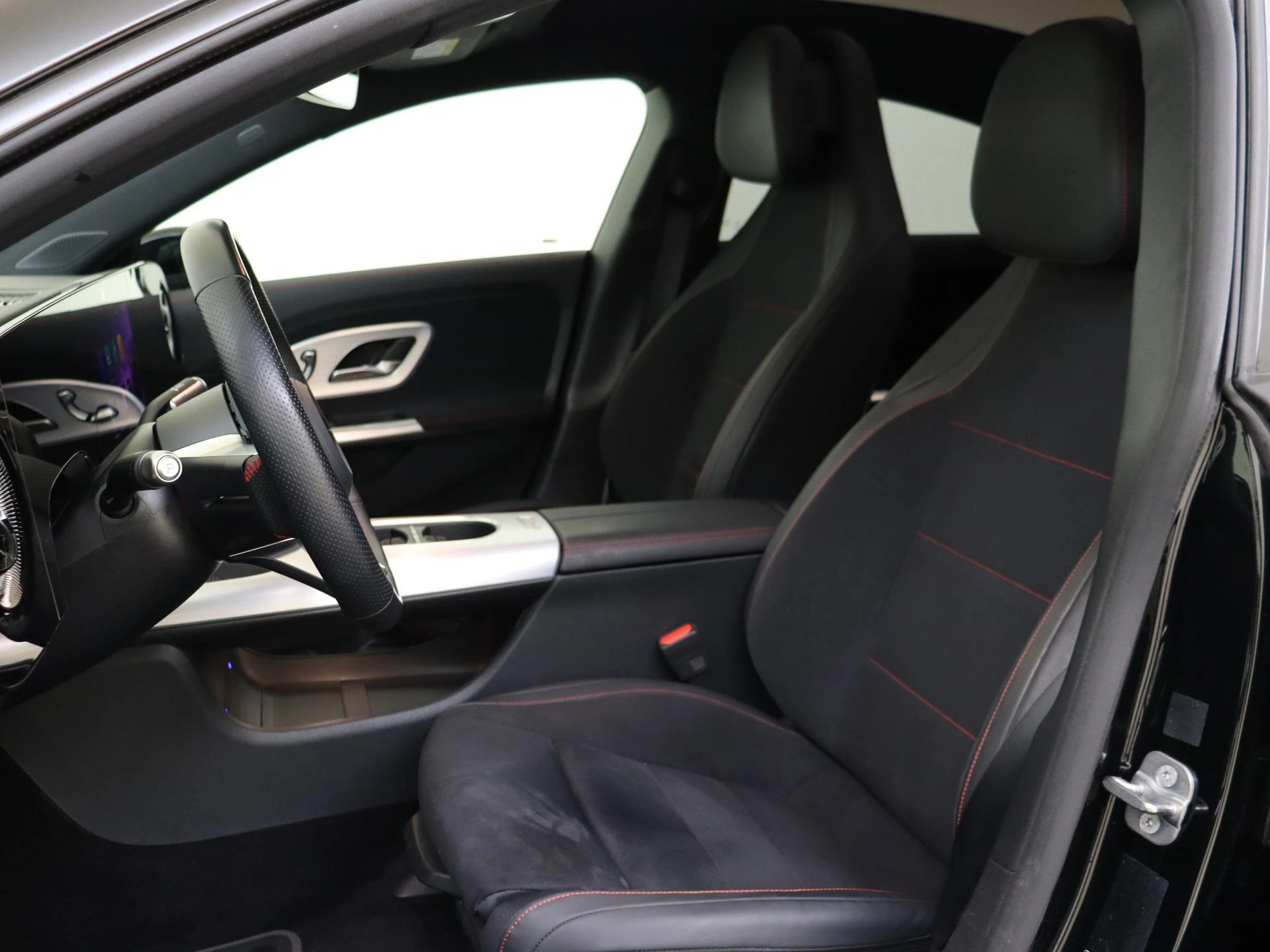 Mercedes-Benz-CLA-image-14
