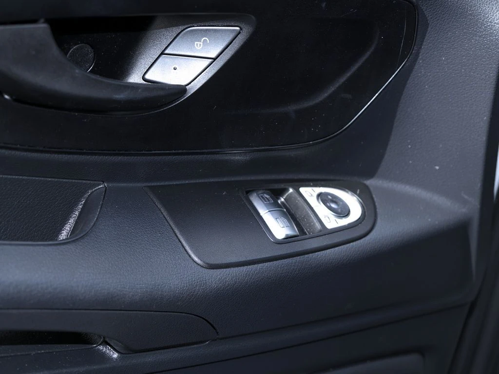 Mercedes-Benz-Vito 116-image-12
