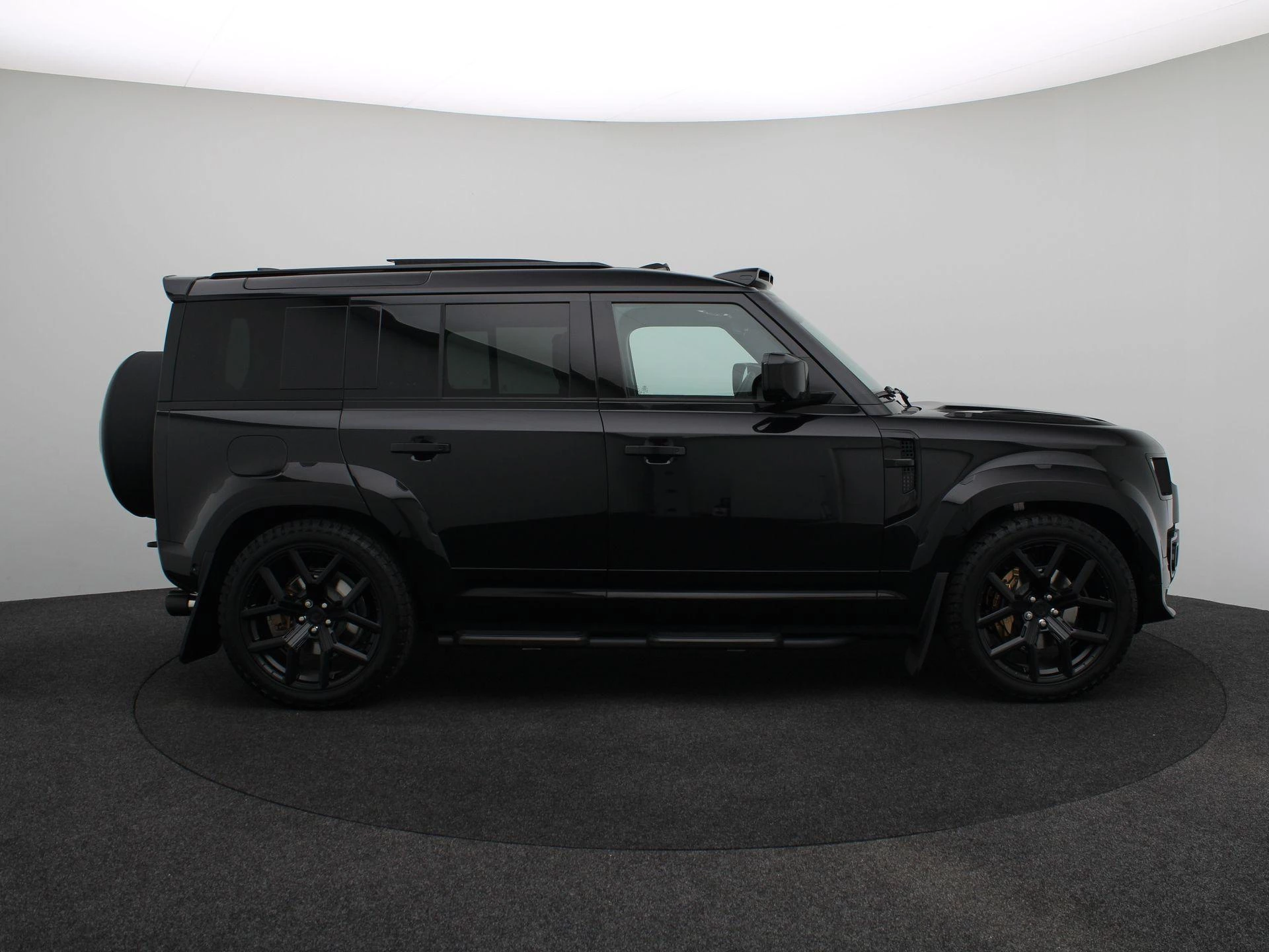 Land Rover-Defender-image-4