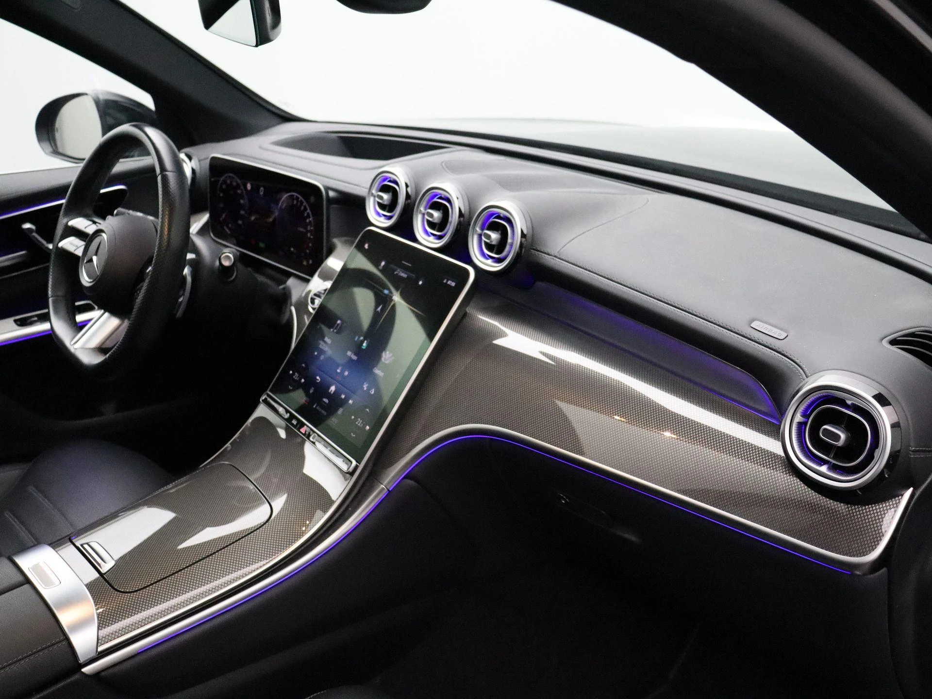 Mercedes-Benz-GLC-image-29