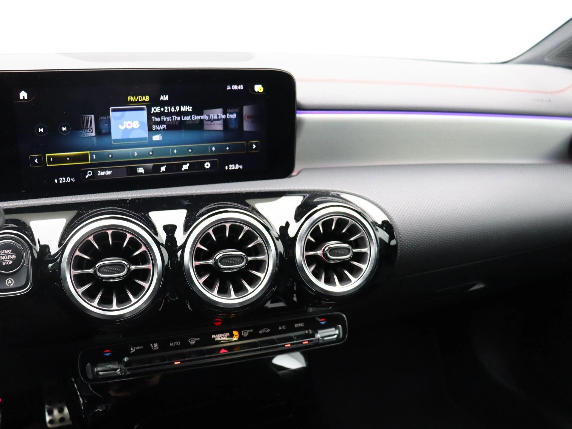 Mercedes-Benz CLA 180 AMG Line Shooting Brake + CARPLAY + LED + CAMERA +