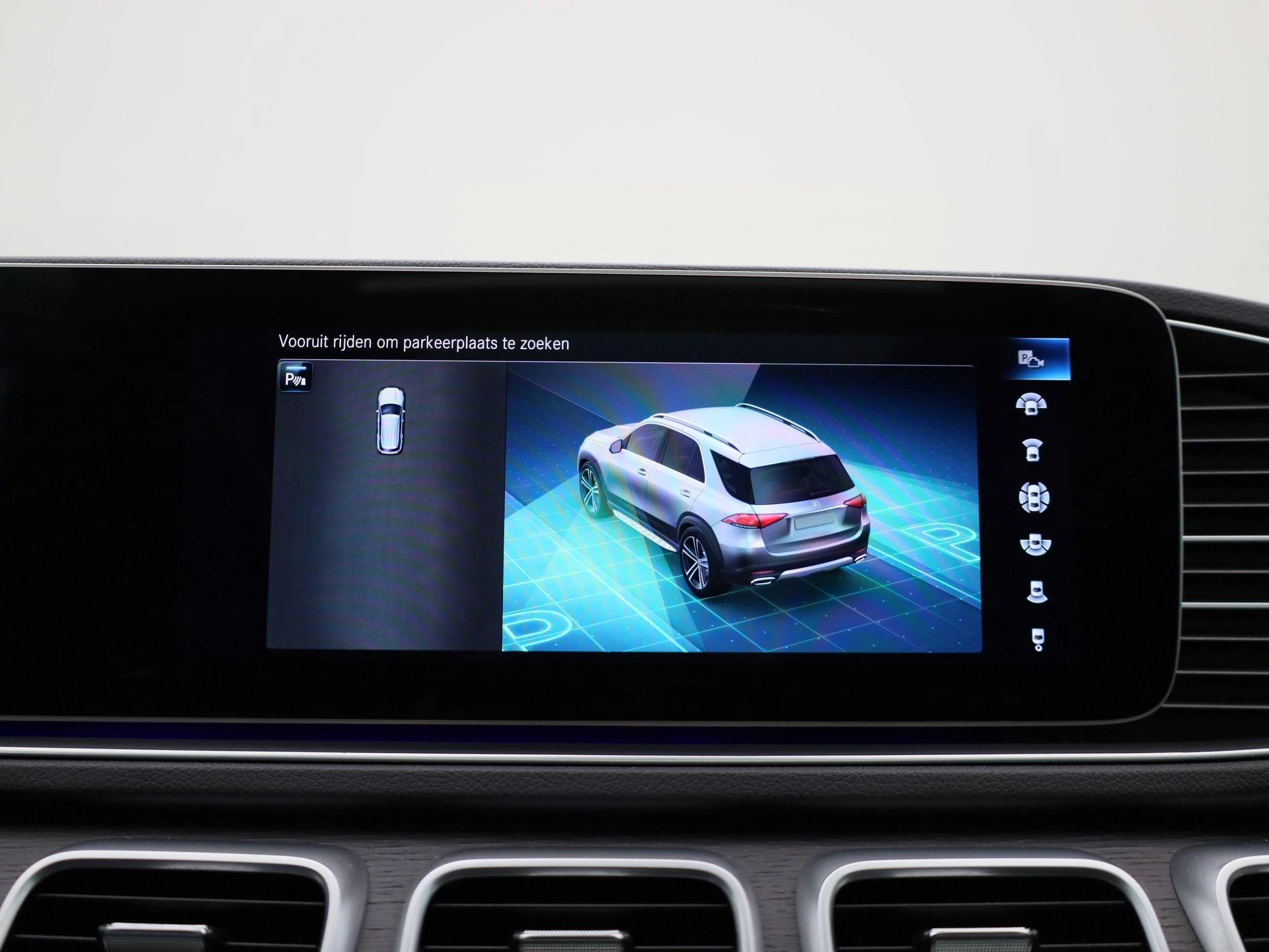 Mercedes-Benz-GLE-image-36