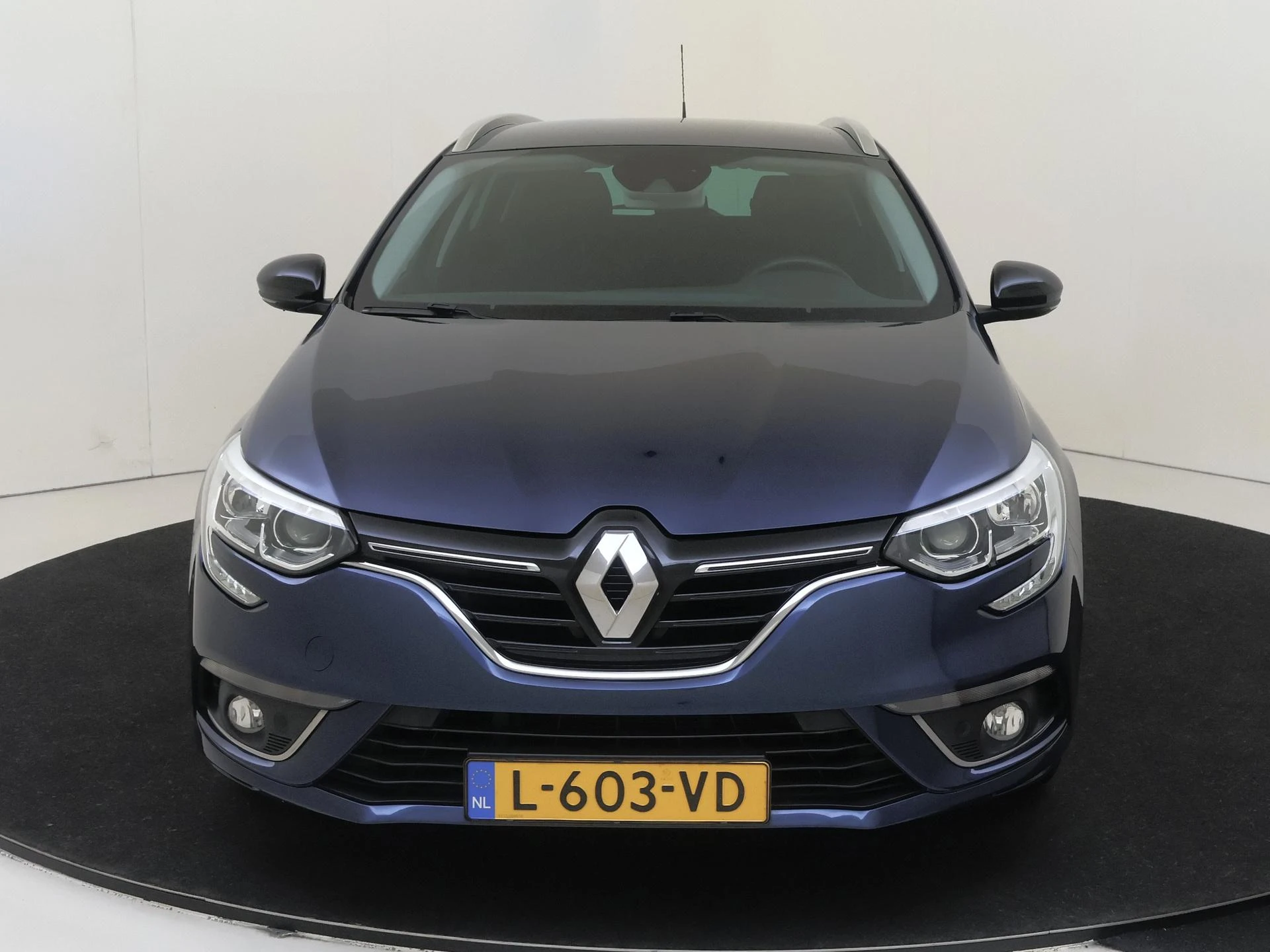 Renault-Mégane Estate-image-5