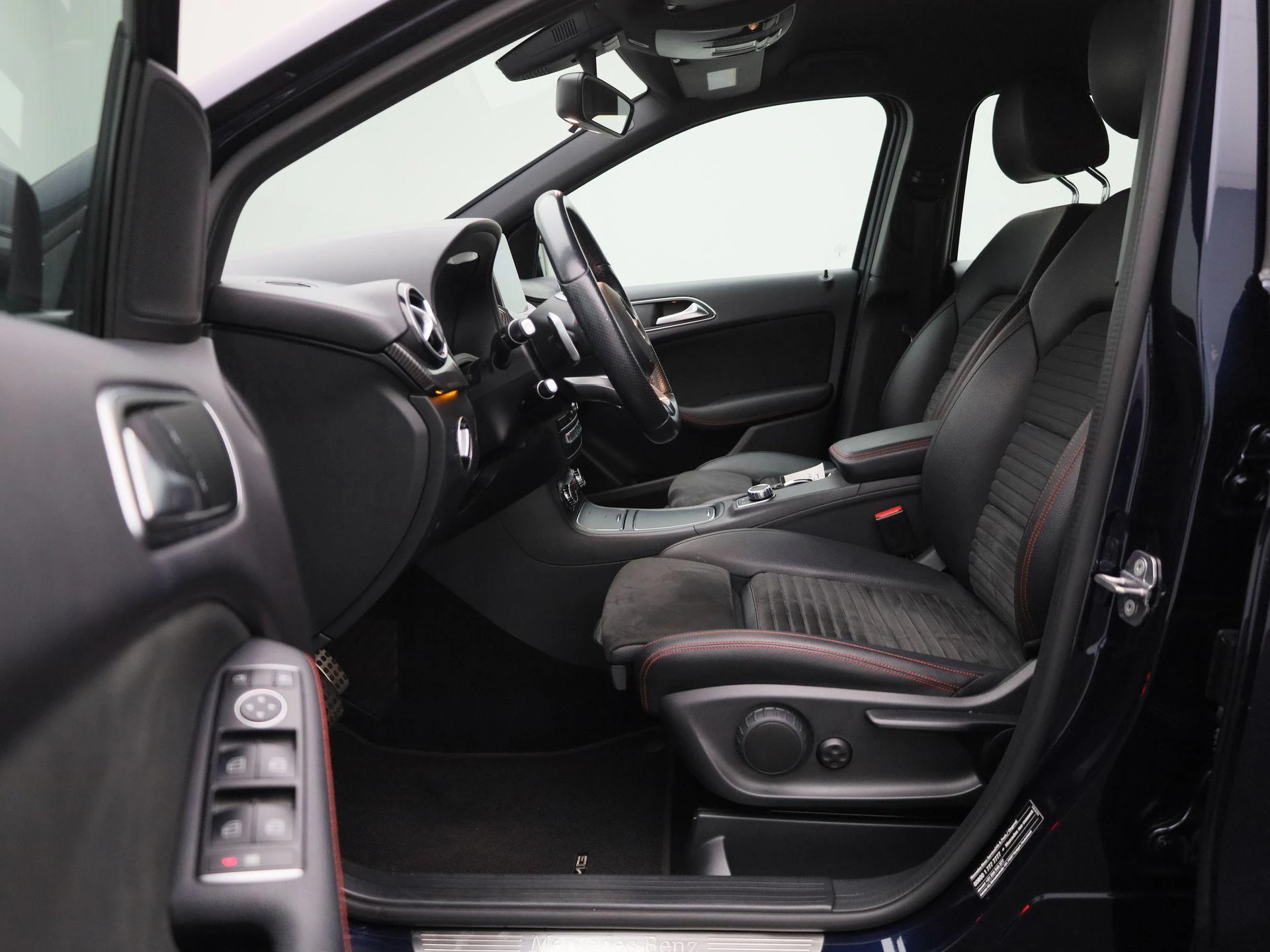 Mercedes-Benz-B-Klasse-image-11